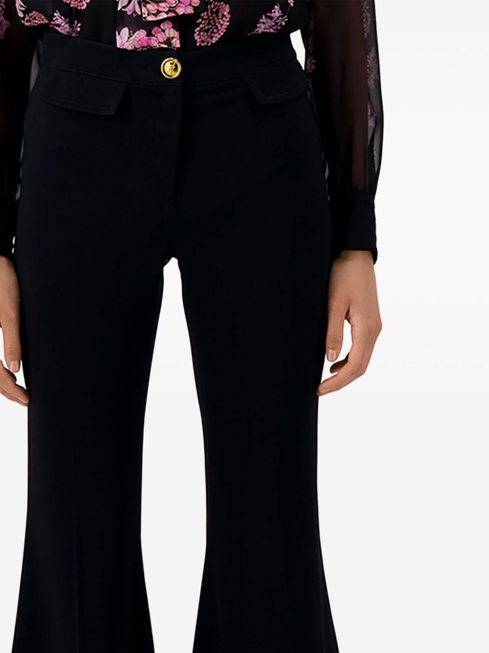 crepe-texture flared trousers - 4