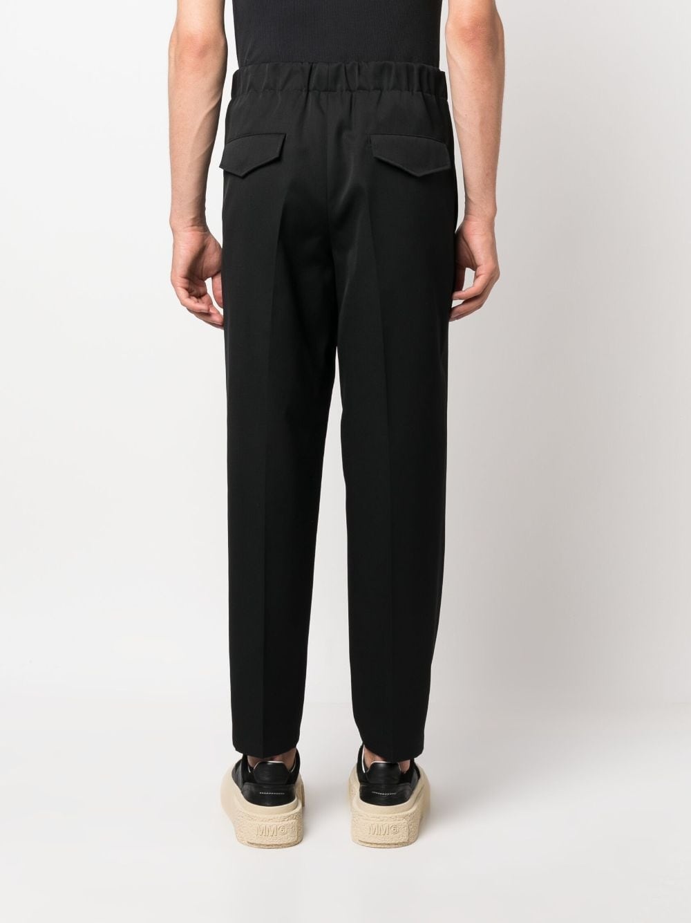 elasticated-waistband tapered trousers - 4