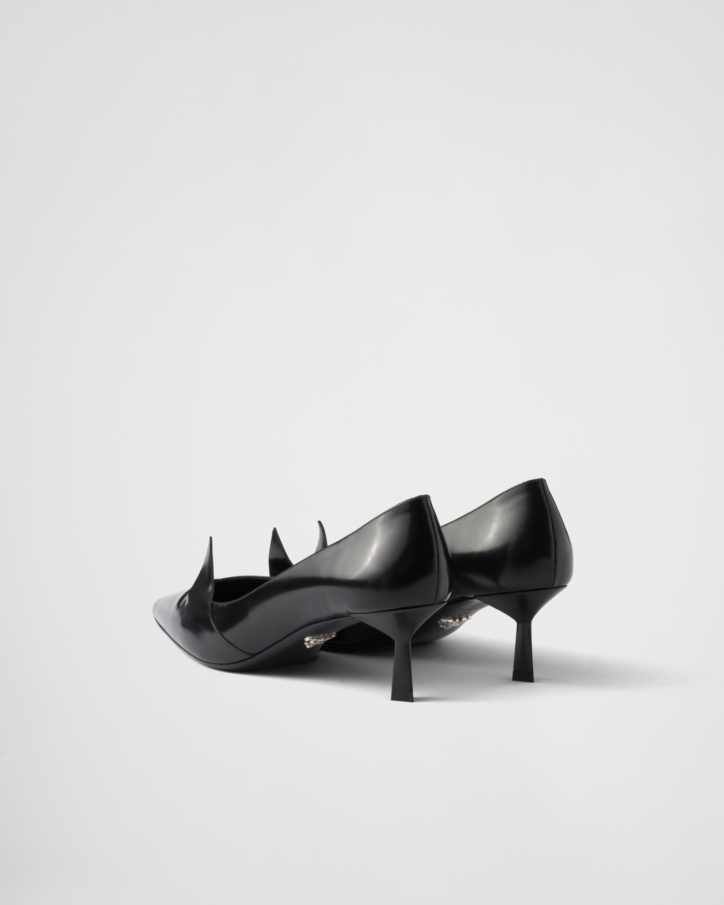 Two-tone brushed leather pumps - 5