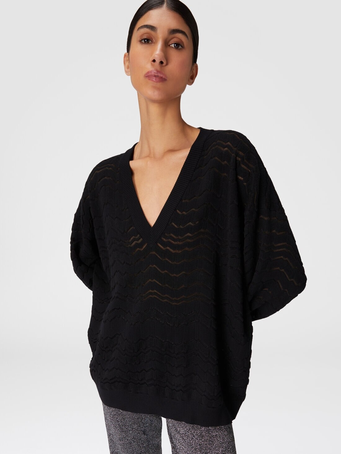Pullover with V-neckline and tone-on-tone zigzag - 4
