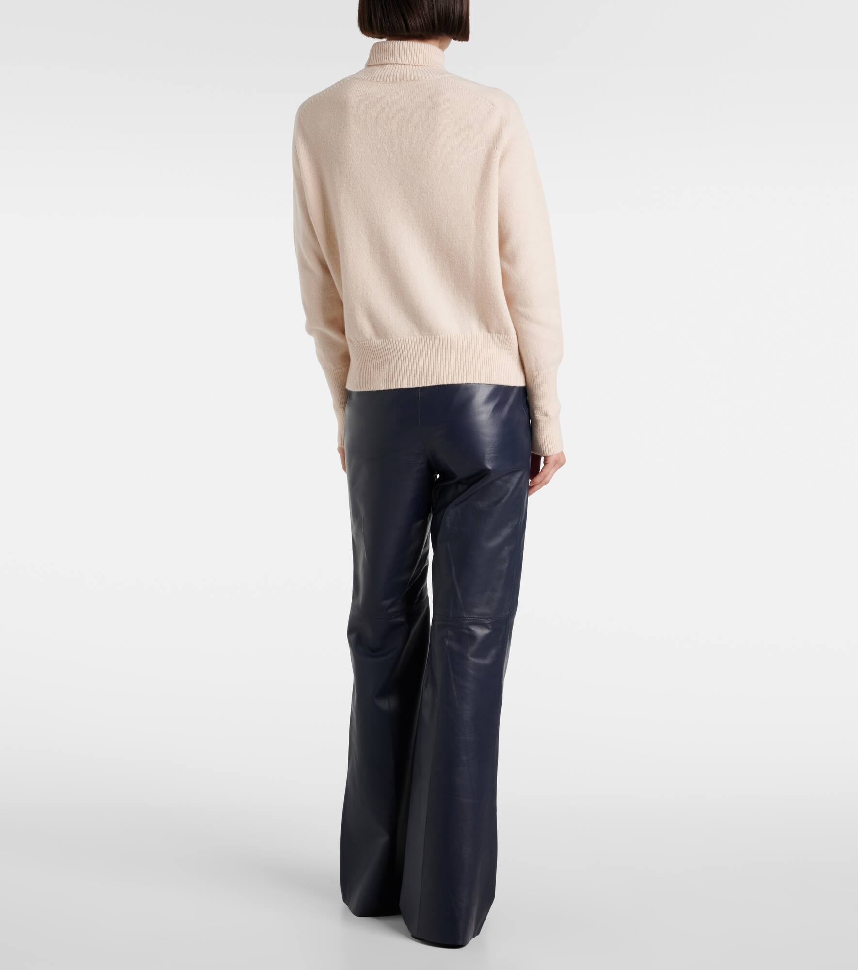 Wool turtleneck sweater - 3
