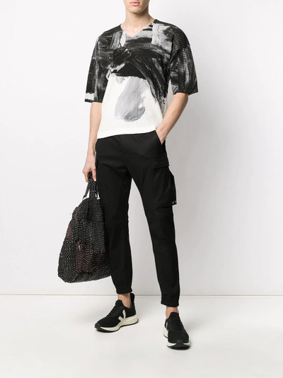 ISSEY MIYAKE abstract-print ribbed T-shirt outlook