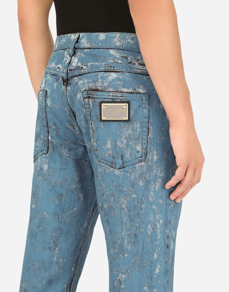 Loose blue jeans with marbled print 5
