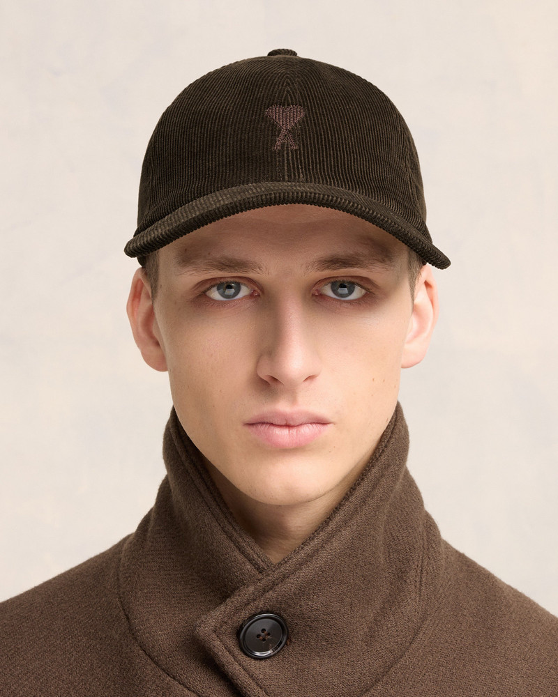 AMI Paris TONAL AMI DE COEUR EMBROIDERY CAP outlook