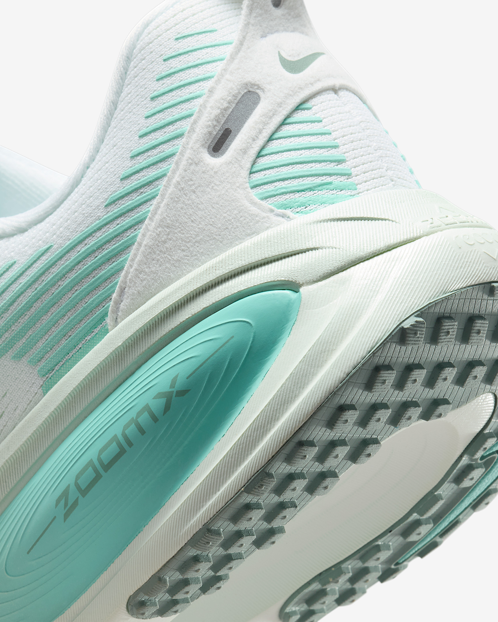Nike Vomero 18 Women's Road Running Shoes - 8