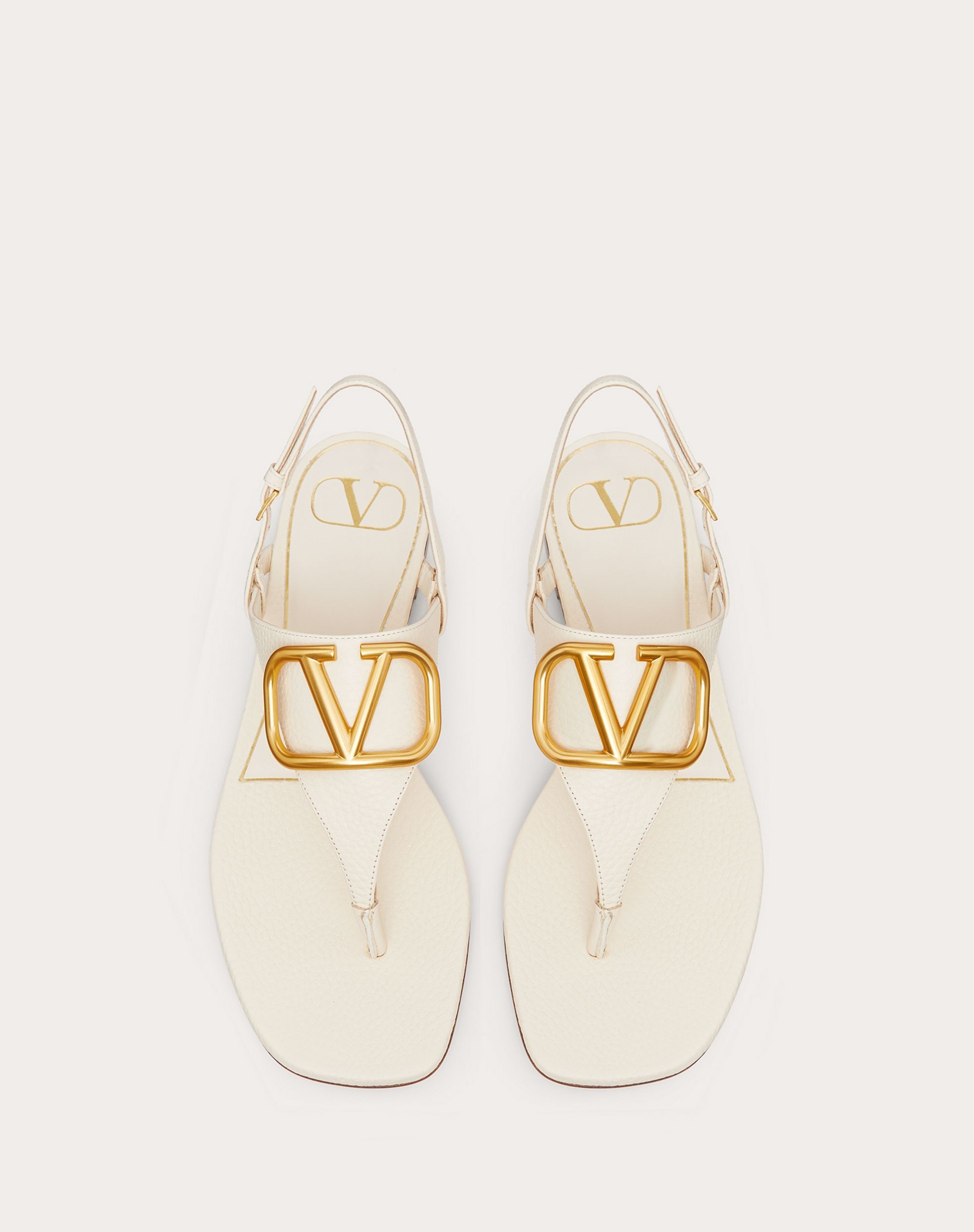 VLOGO SIGNATURE FLAT THONG SANDAL IN GRAINY CALFSKIN - 4