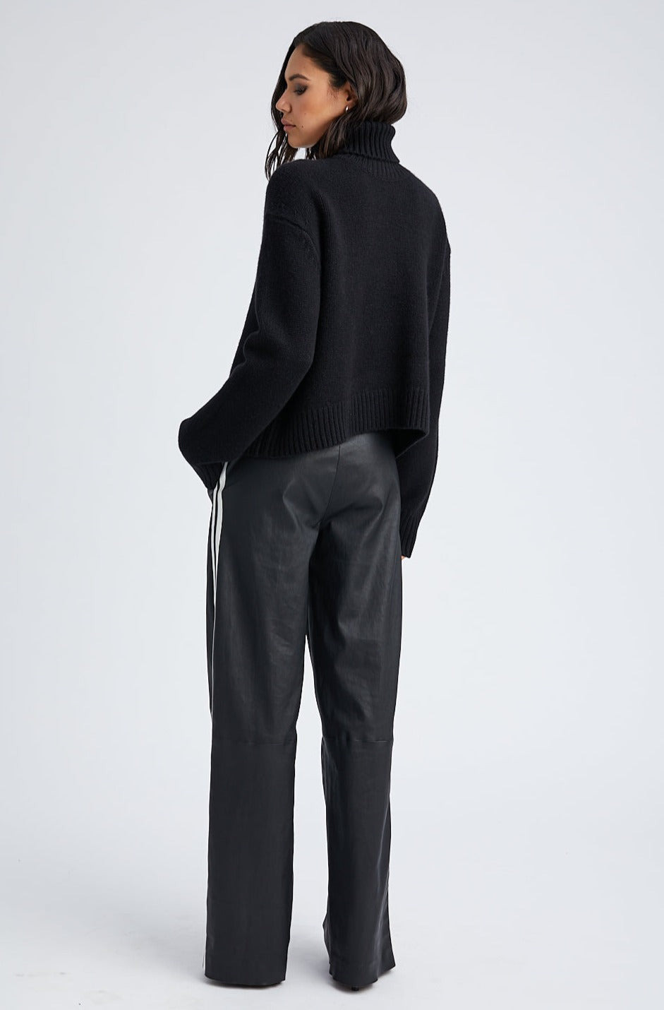 BLACK CASHMERE HEAVY TURTLENECK SWEATER - 9