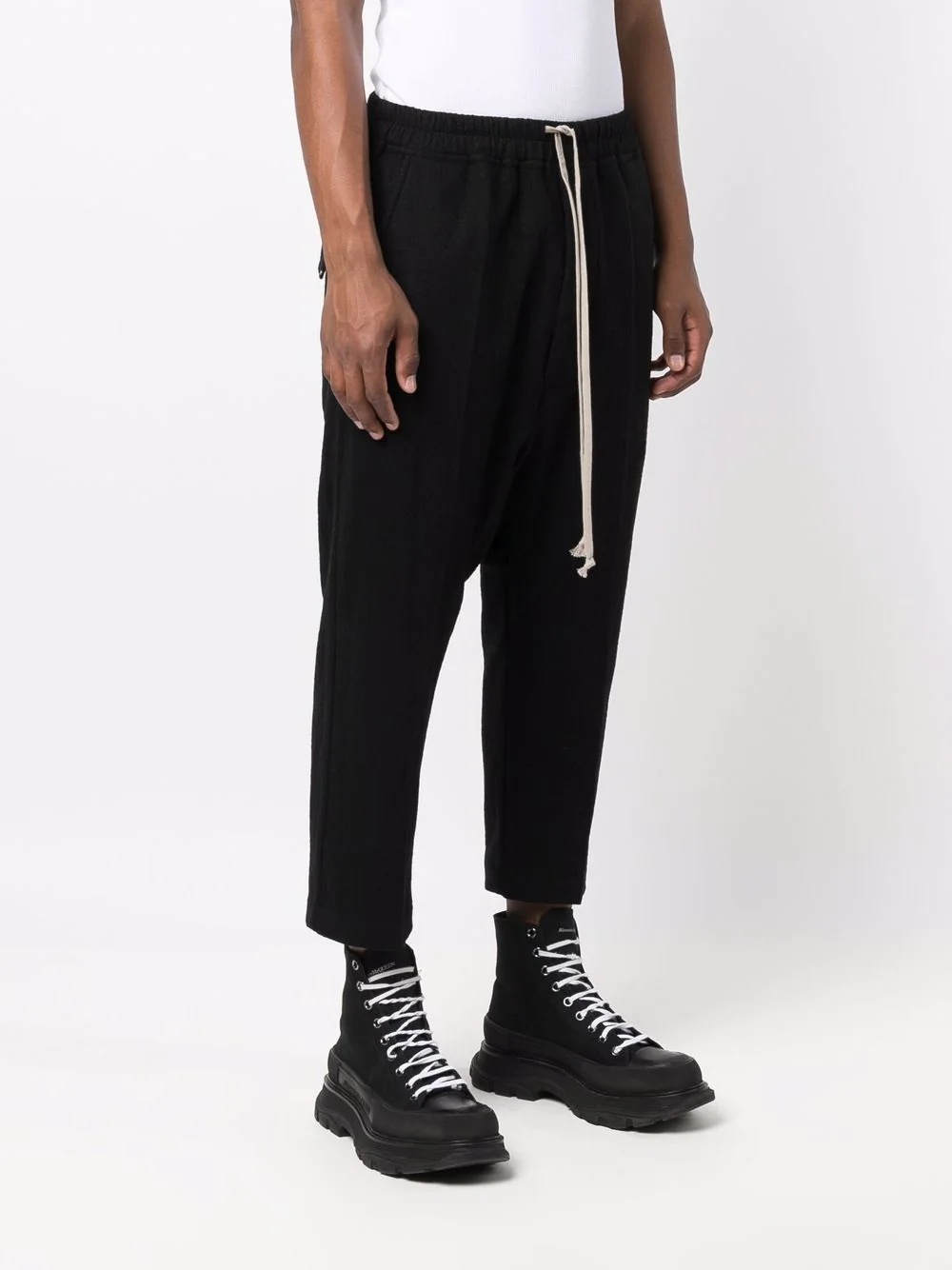 drop-crotch cropped drawstring trousers - 3