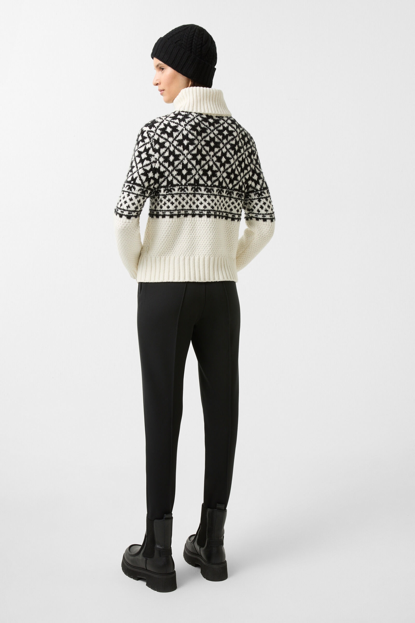 Nadia Turtleneck sweater in Off-white/Black - 2