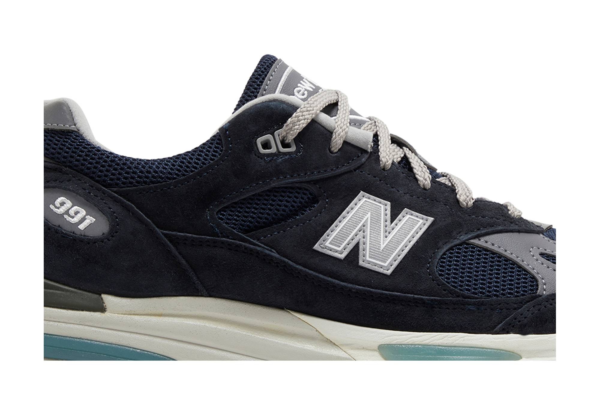 991v2 Made in England 'Dark Navy' - 2