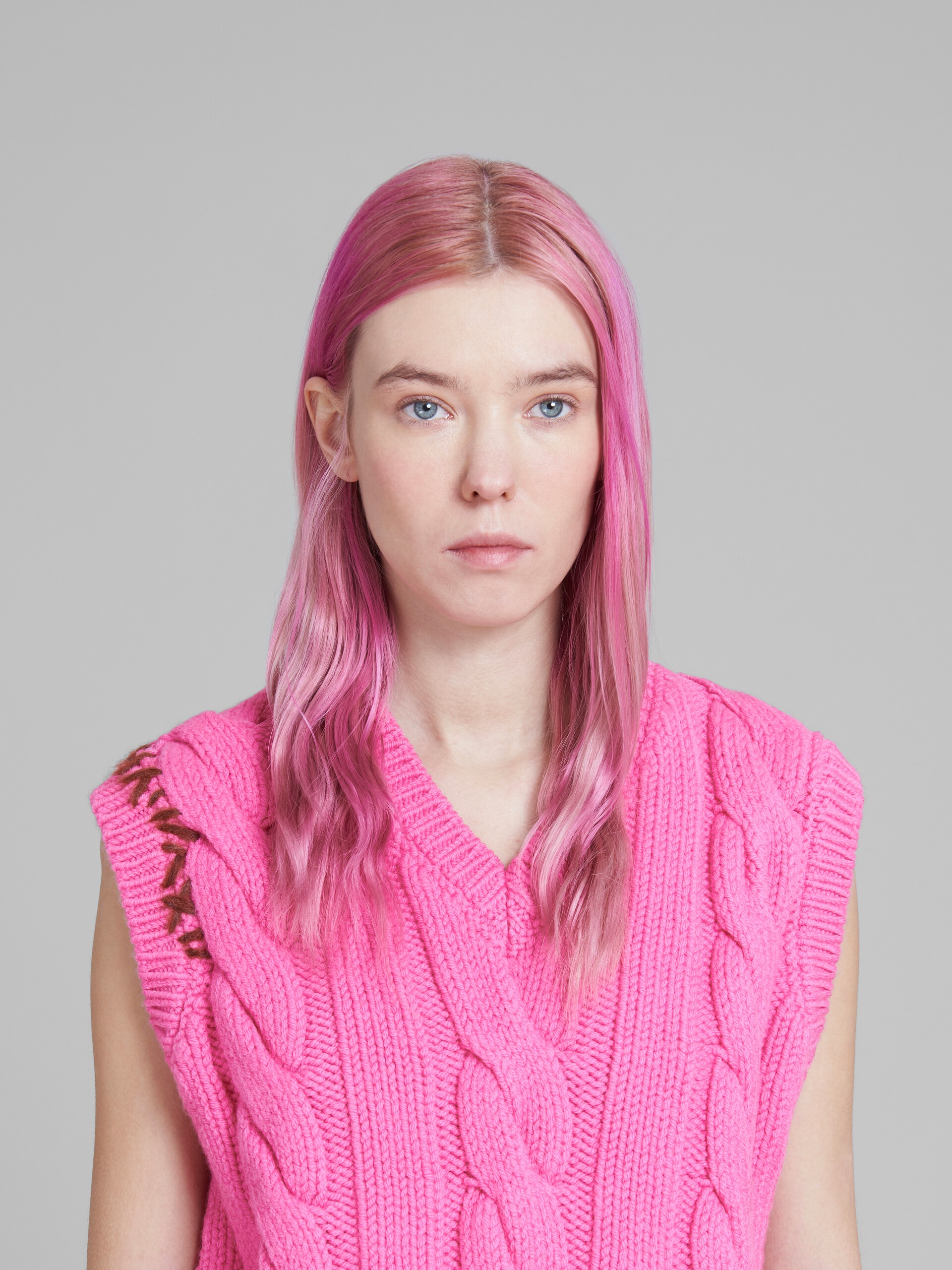 FUCHSIA CABLE-KNIT VEST - 4
