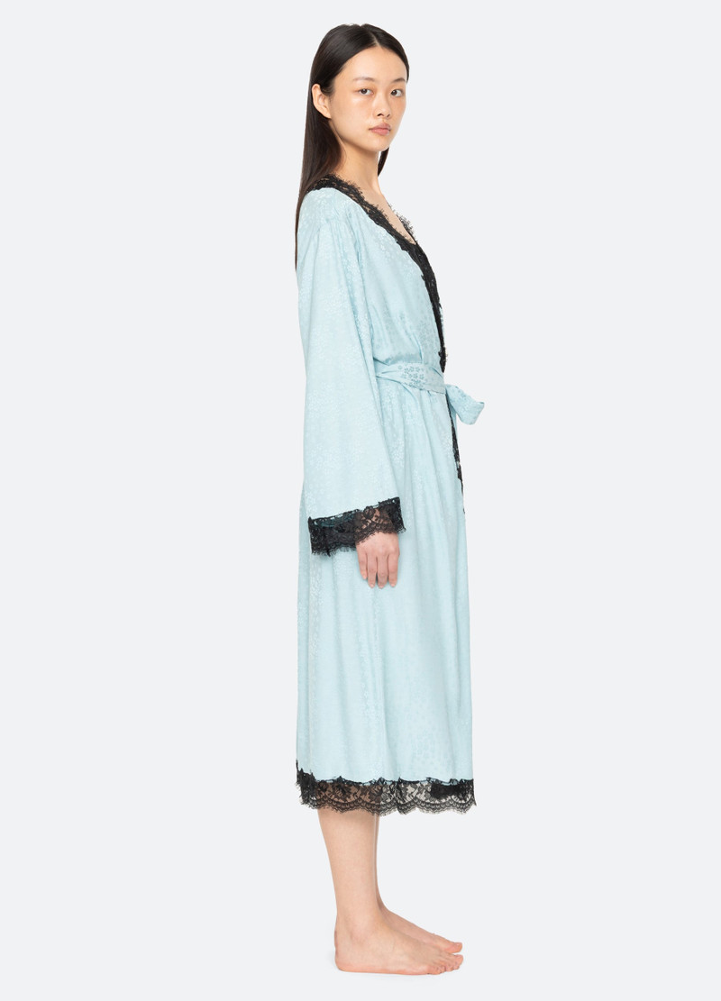 Lila Robe 4