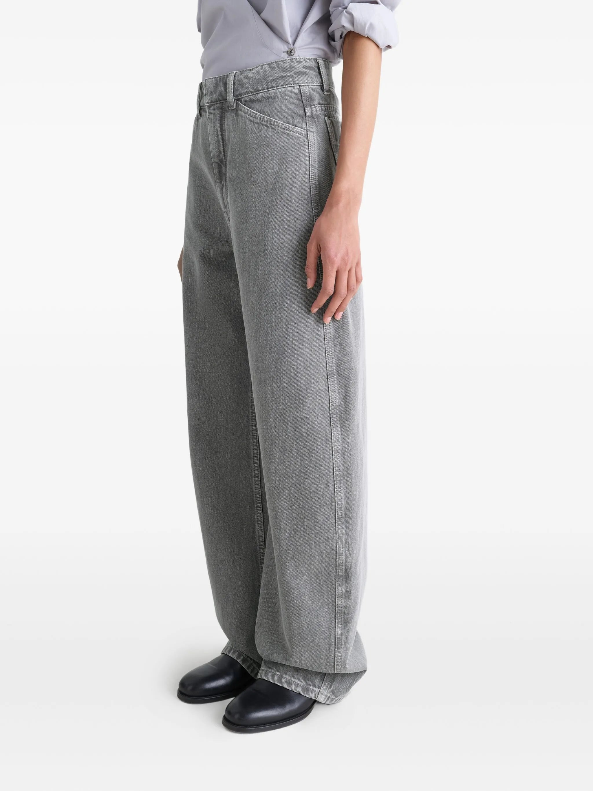 high-waisted jeans - 4