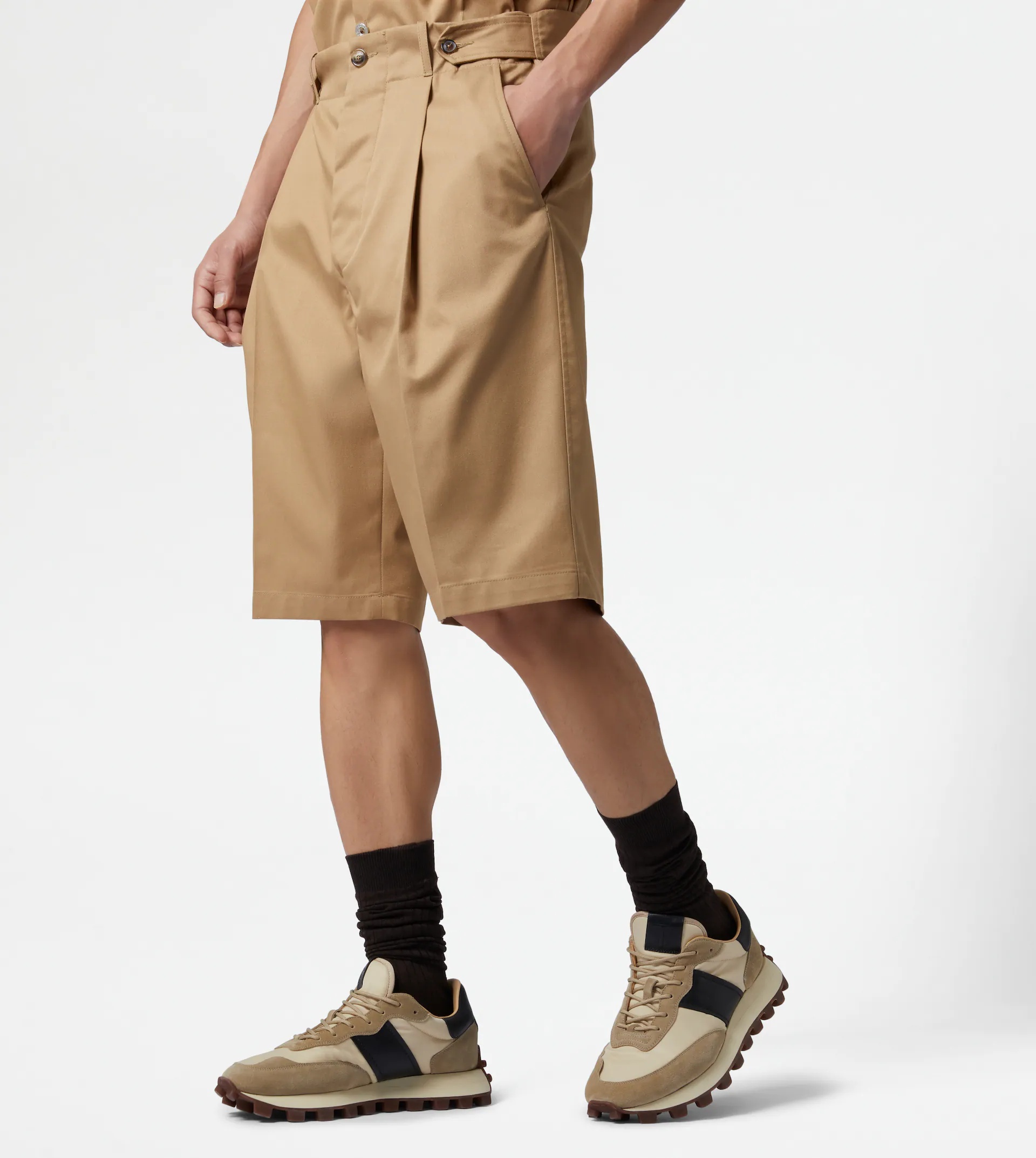 BERMUDA SHORTS WITH DARTS - BEIGE - 7