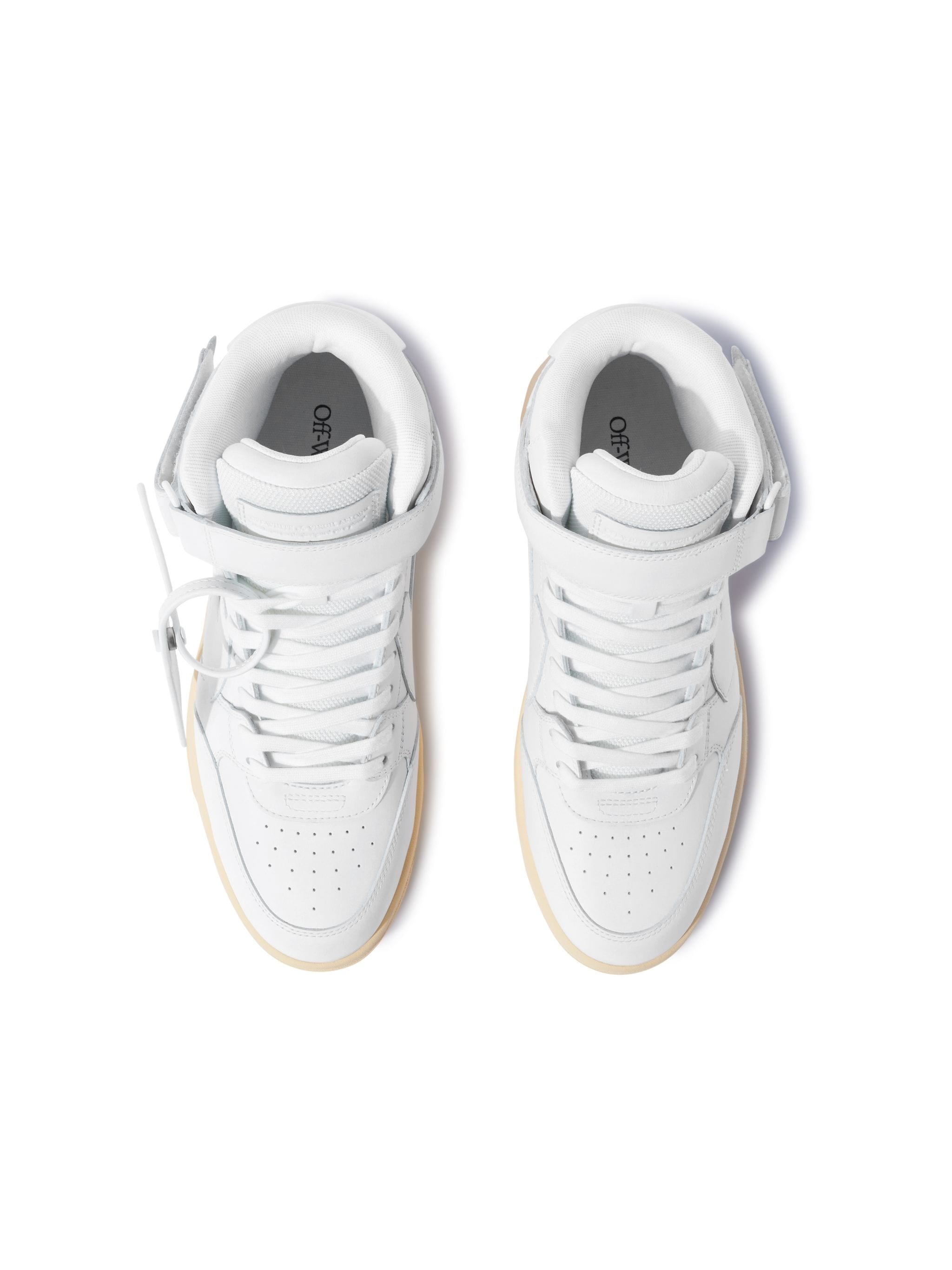 【関税込み】Out Of Office Mid Top Sneakers - Off White - Lea Off-White Men's Out Of Office Lea Mid Leather Green / Black
