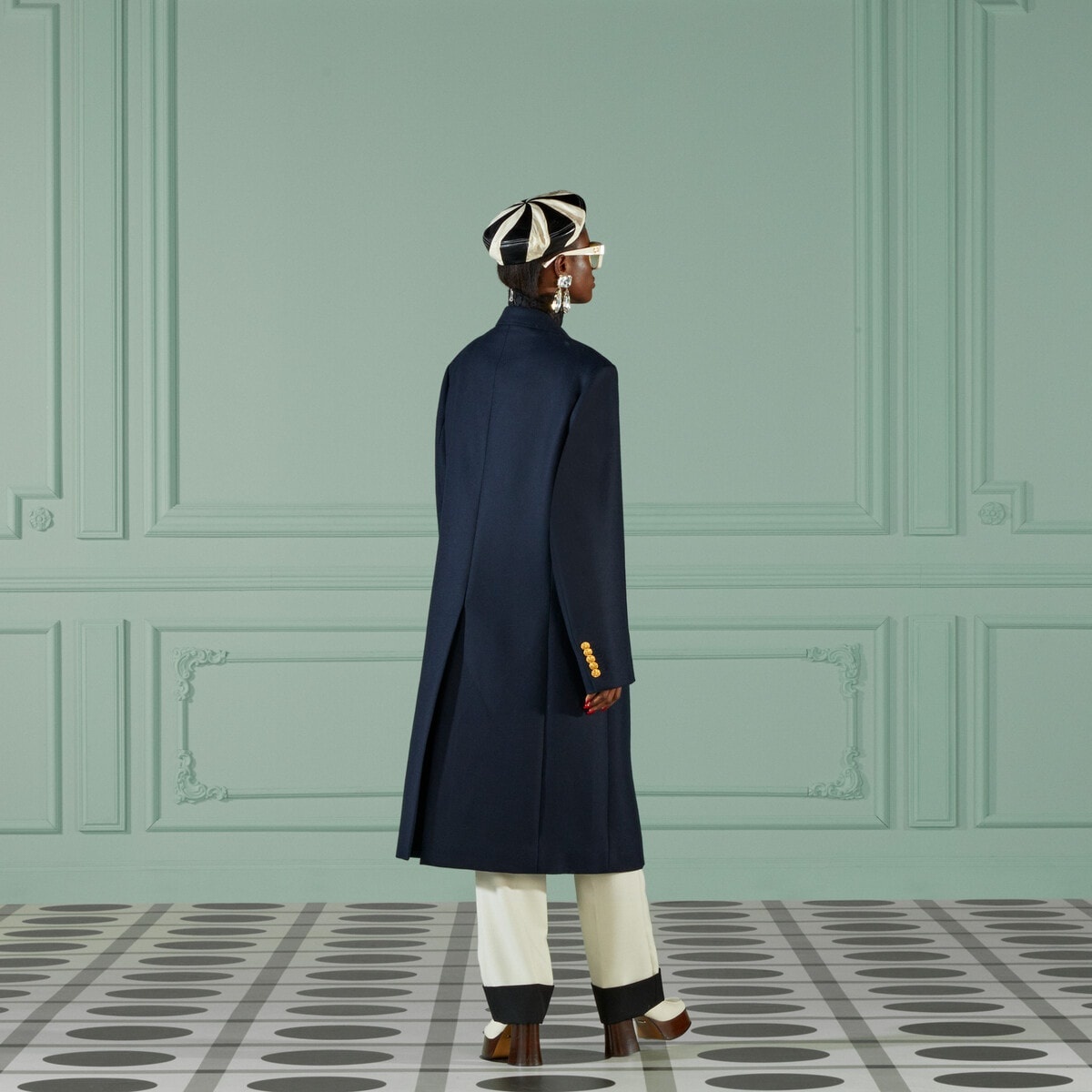 Cashmere coat with label detail - 6