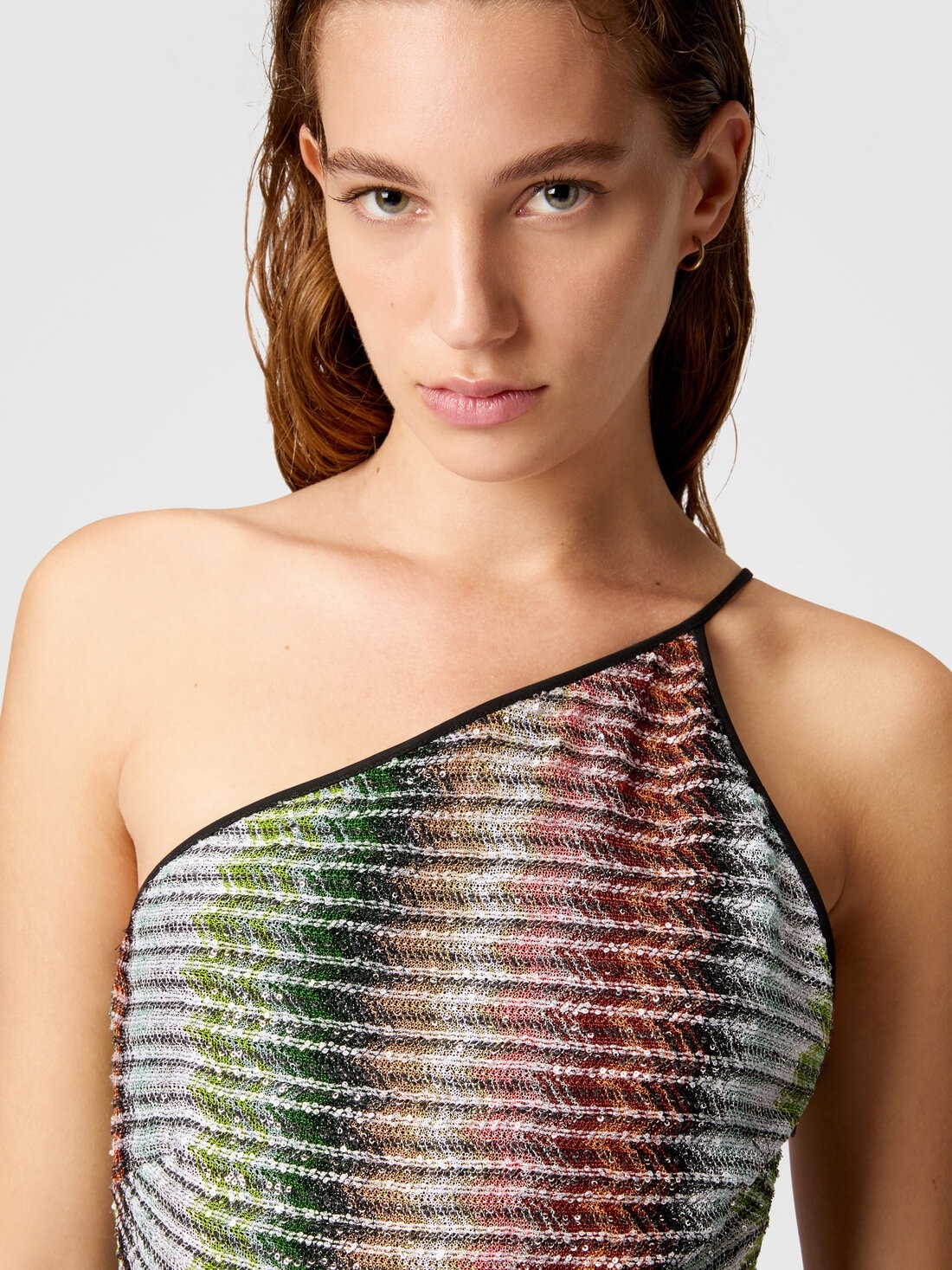 Long one-shoulder dress in gradient zigzag knit with sequins - 5