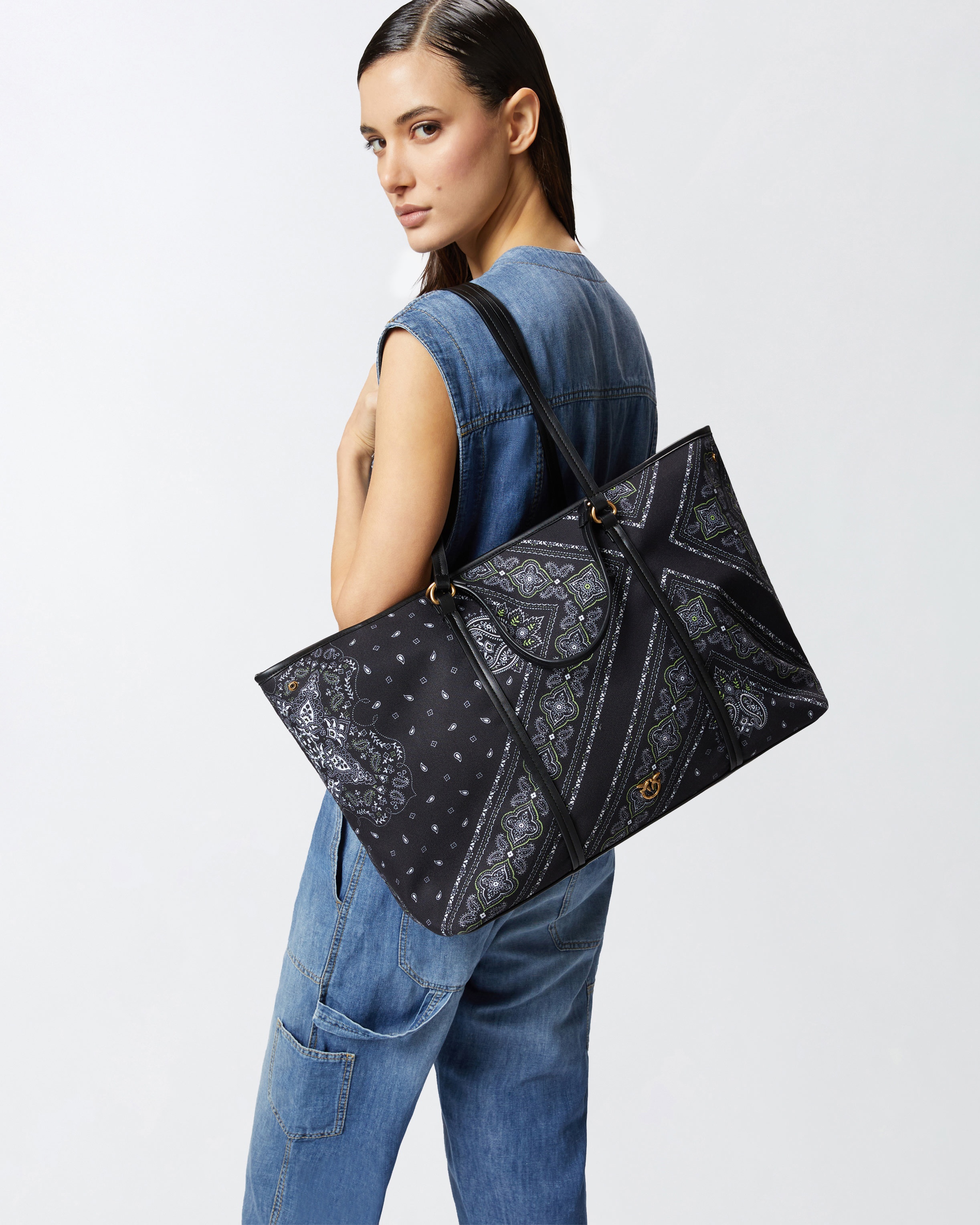 MAXI DOUBLE HANDLE SHOPPER BAG WITH BANDANA PRINT - 5