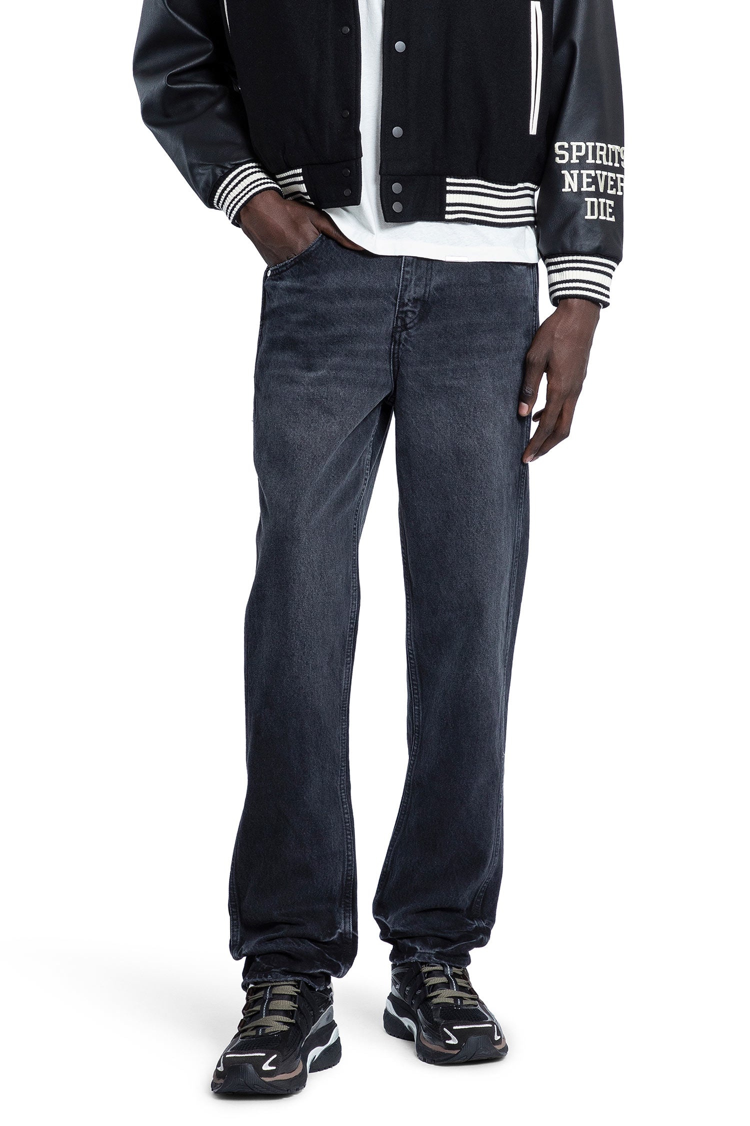 R2-Straight-Leg-Jeans - 5