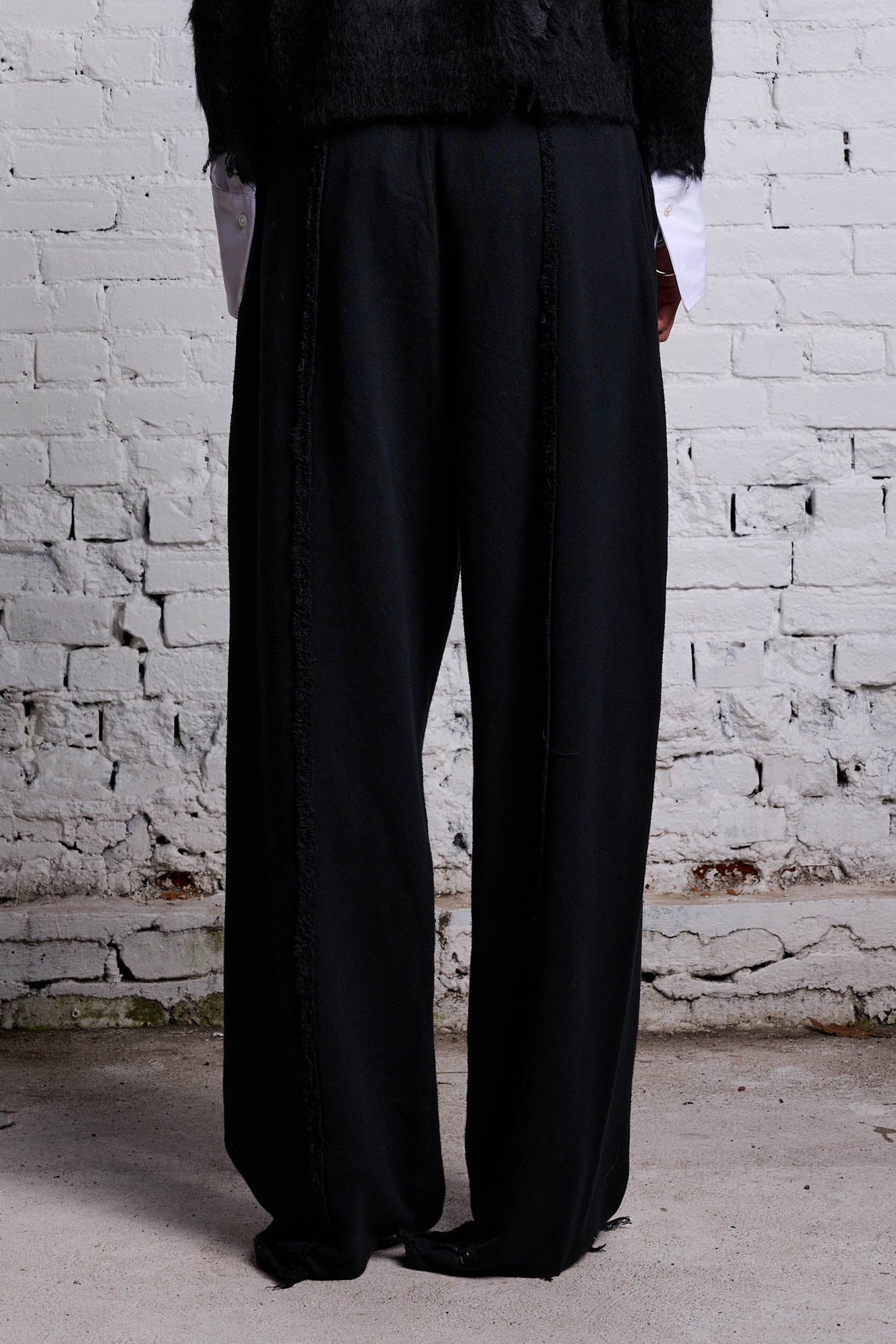 INVERTED WIDE LEG SWEATPANT - BLACK - 6