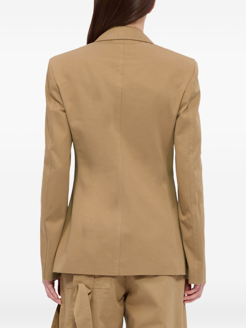 button-fastening blazer 4