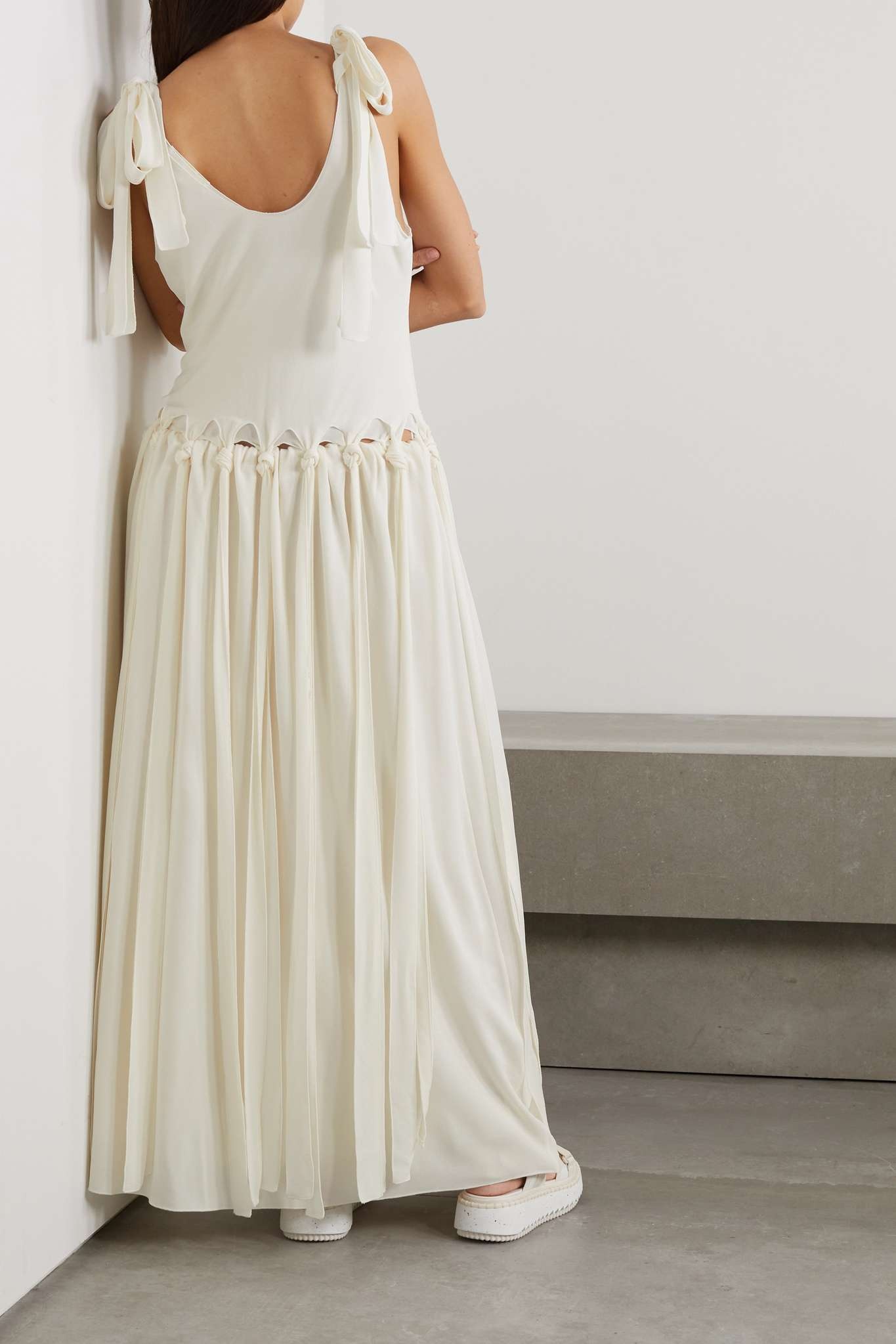 Knotted cutout crepe maxi dress - 3