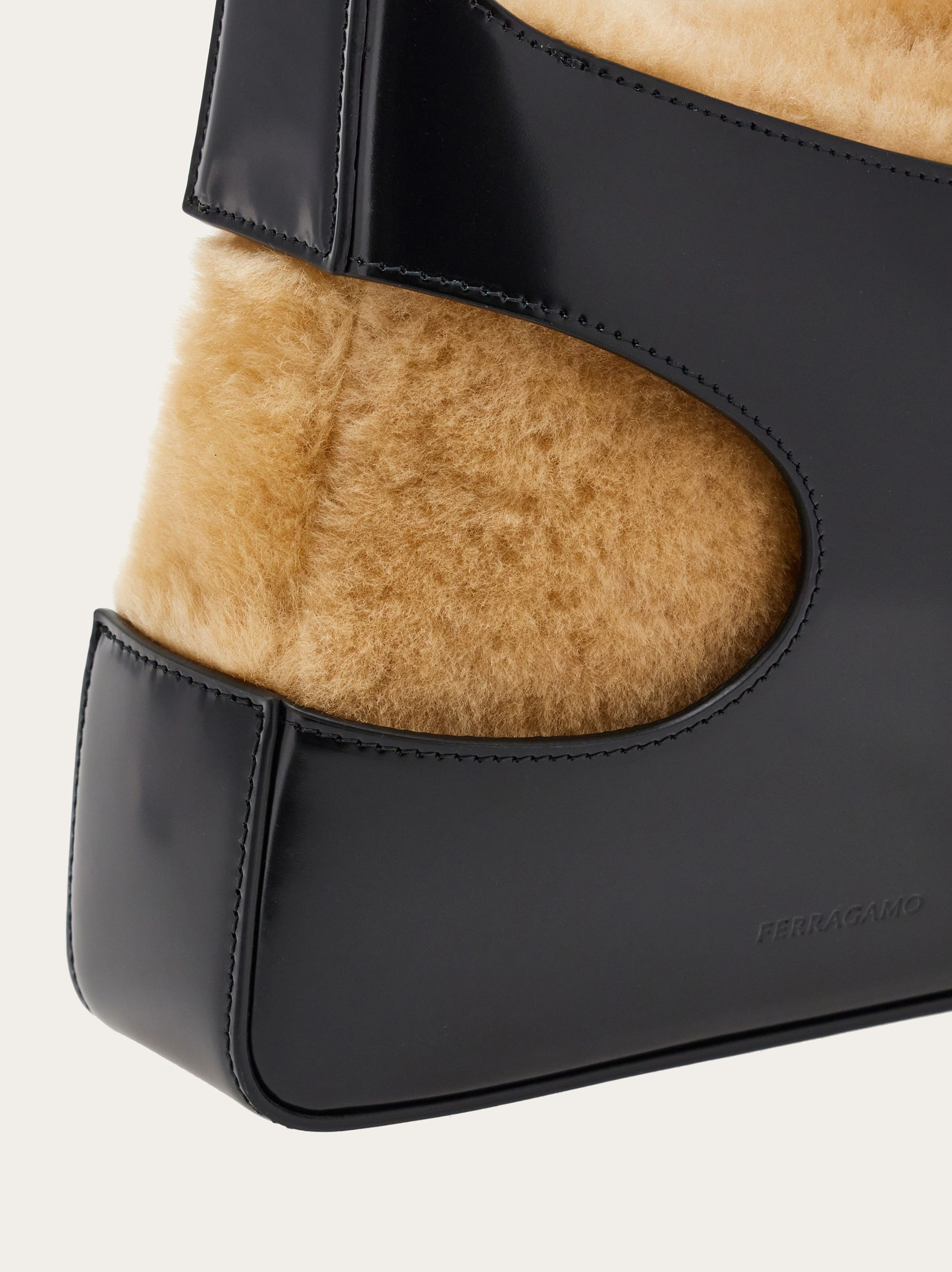 Shoulder bag with cut-out detailing (S) - 5