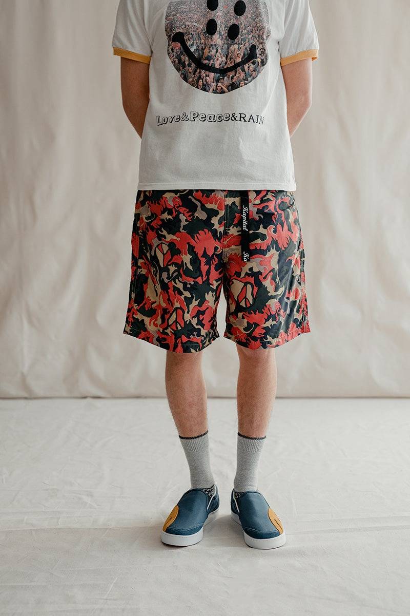 Kapital FAST-DRY TAFFETA PEACE CAMO EASY SHORTS - COLORFUL outlook