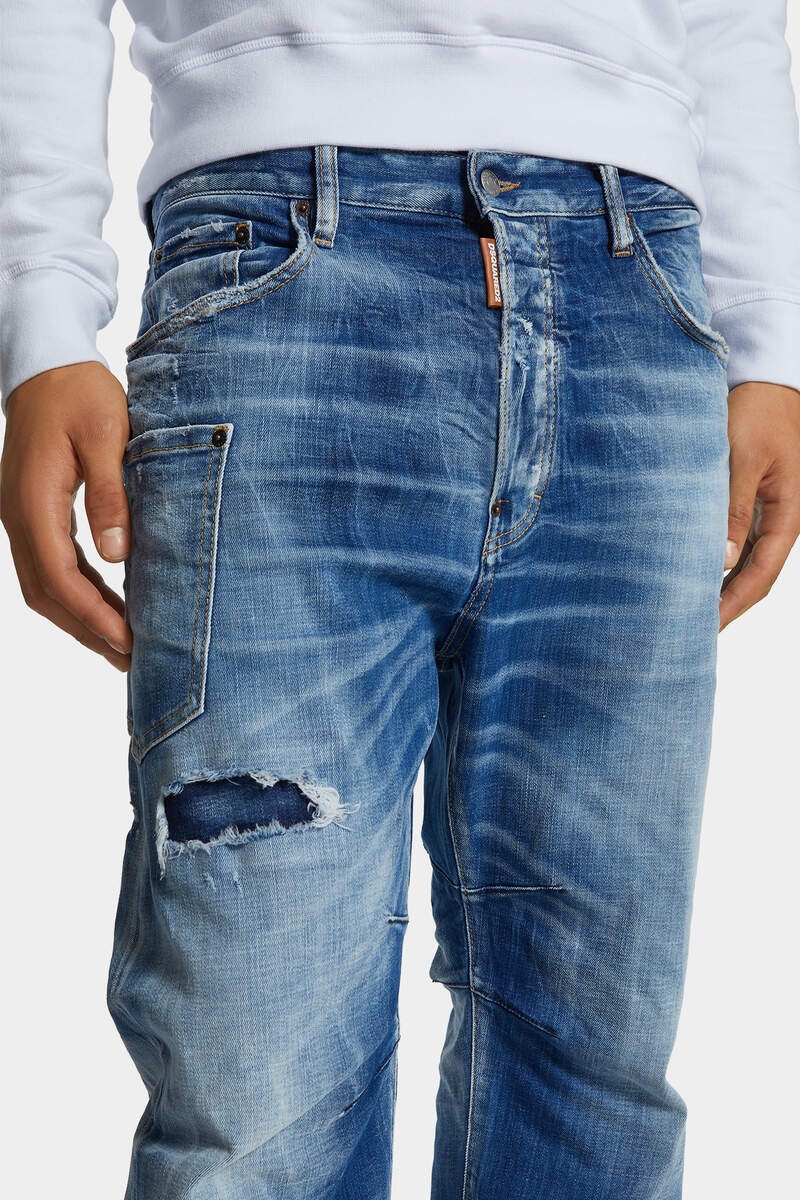 MEDIUM SMALL HOLE WASH KAWAII JEANS - 5
