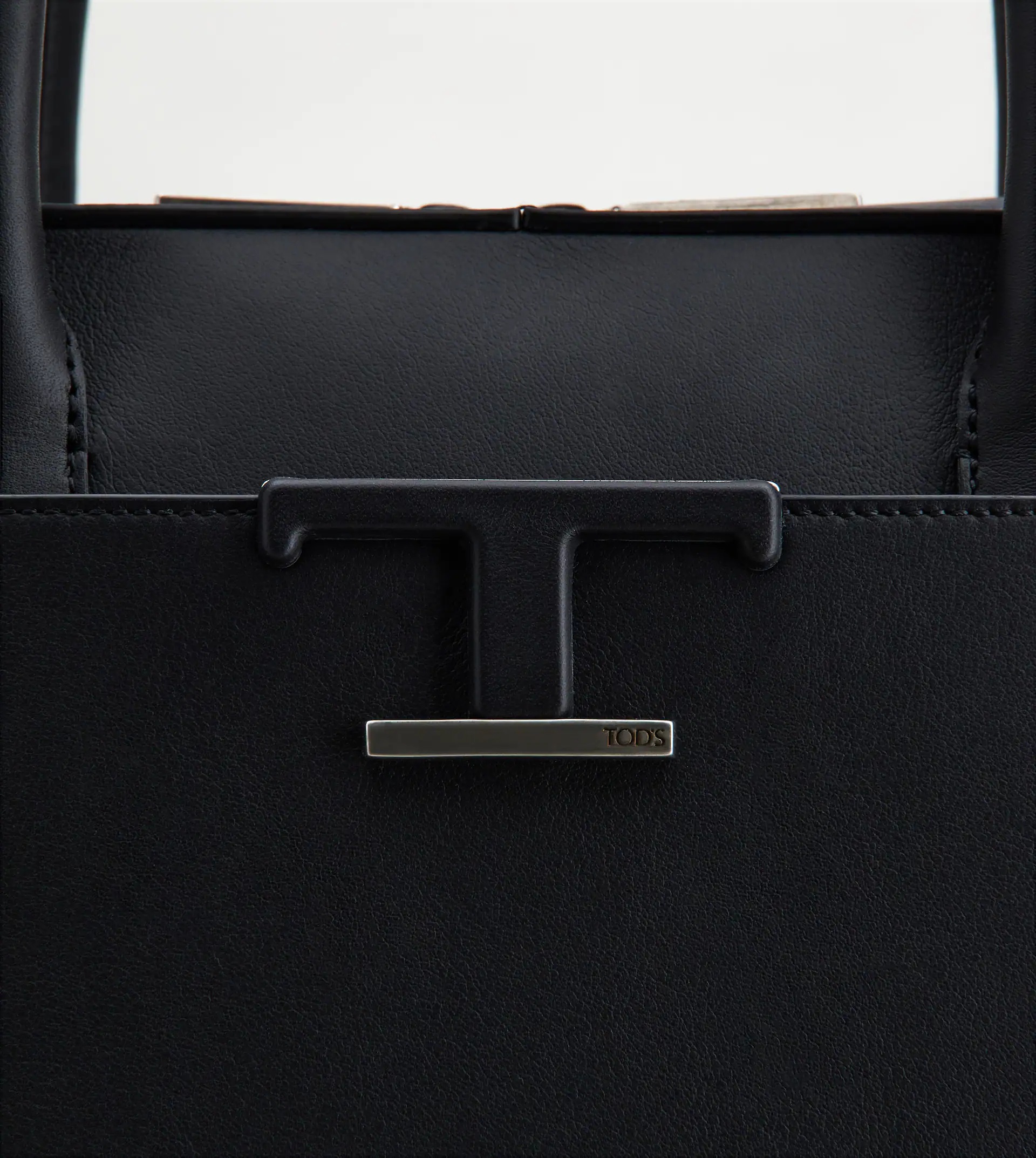 TIMELESS BRIEFCASE IN LEATHER MEDIUM - BLACK - 6