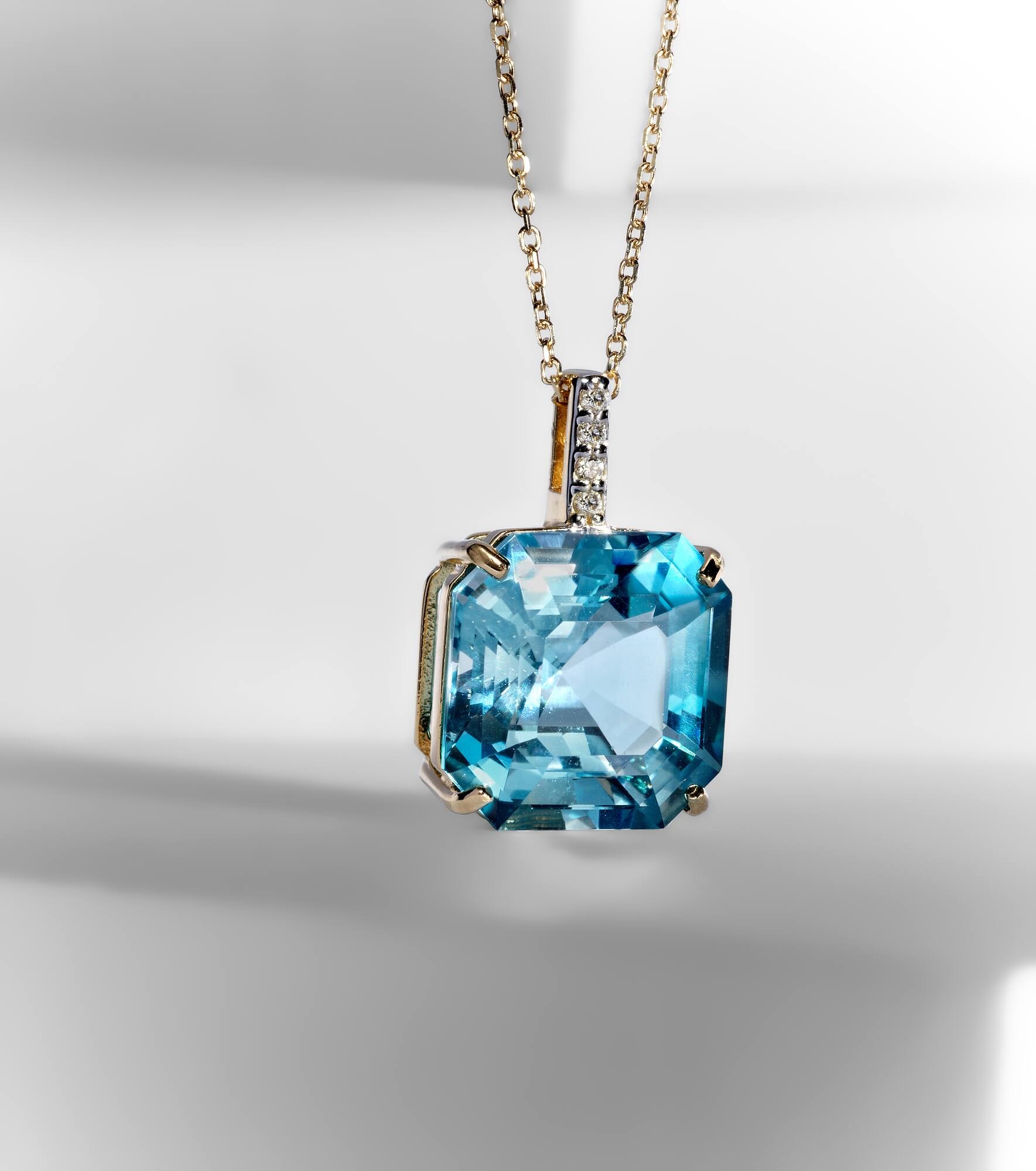 14kt gold necklace with topaz and diamonds - 5