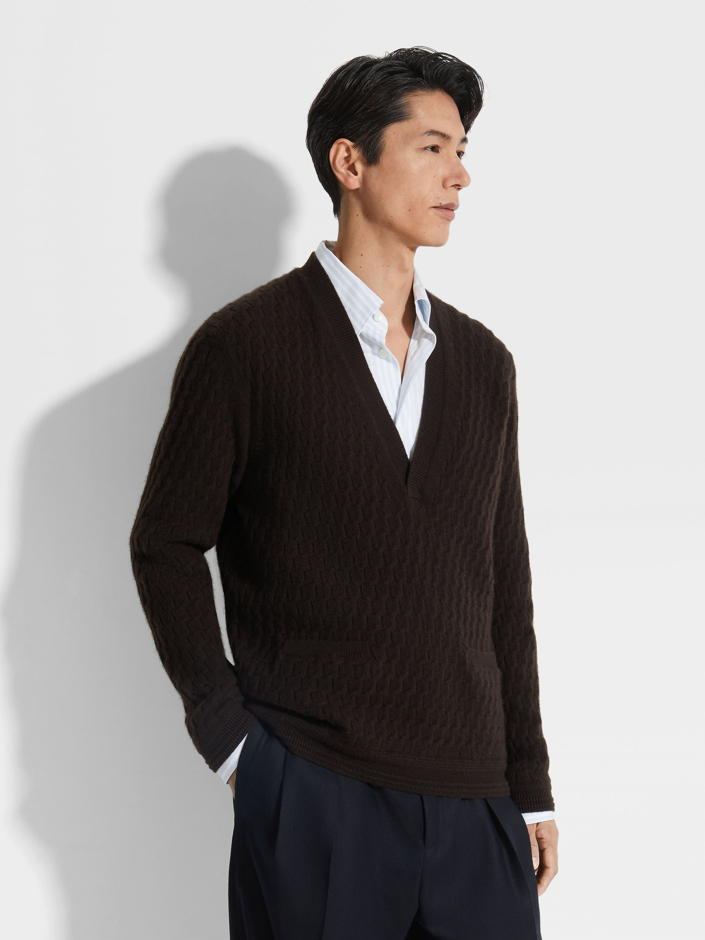 DARK BROWN OASI CASHMERE V-NECK - 3