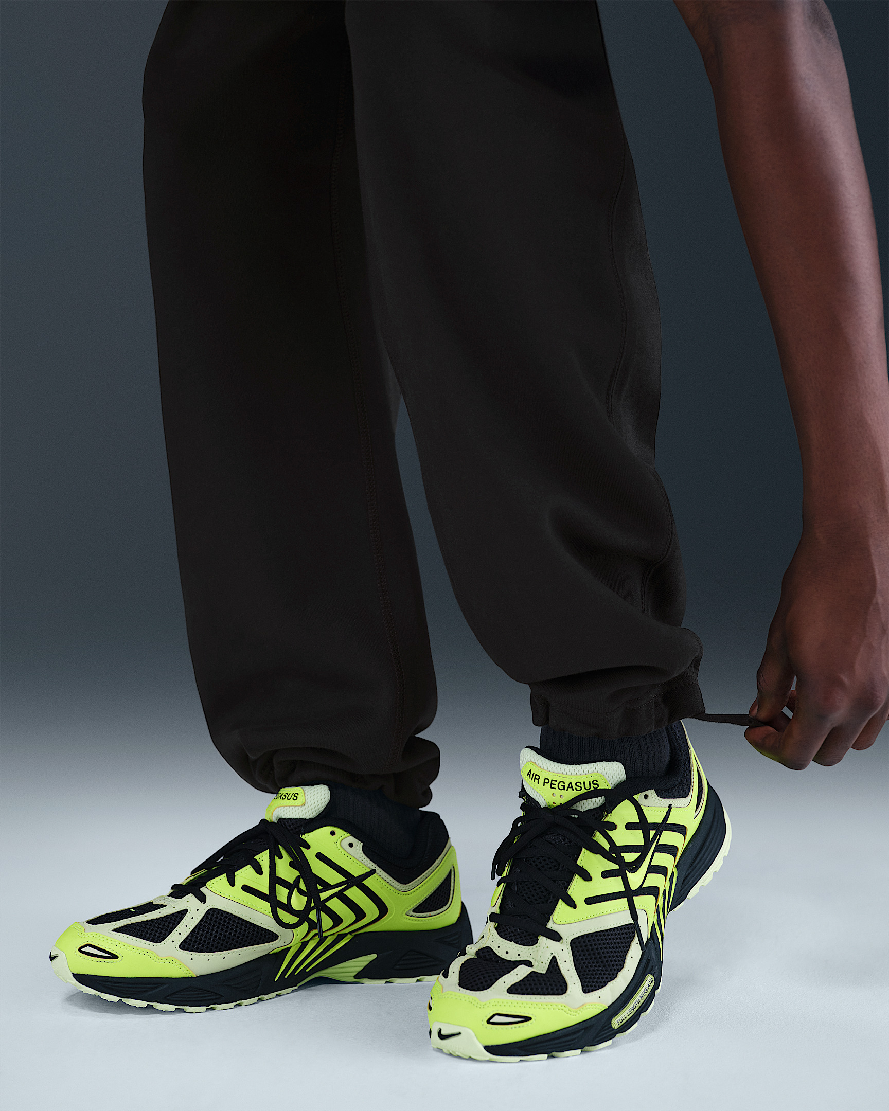 Nike Solo Swoosh Men's Fleece Open-Hem Pants - 6