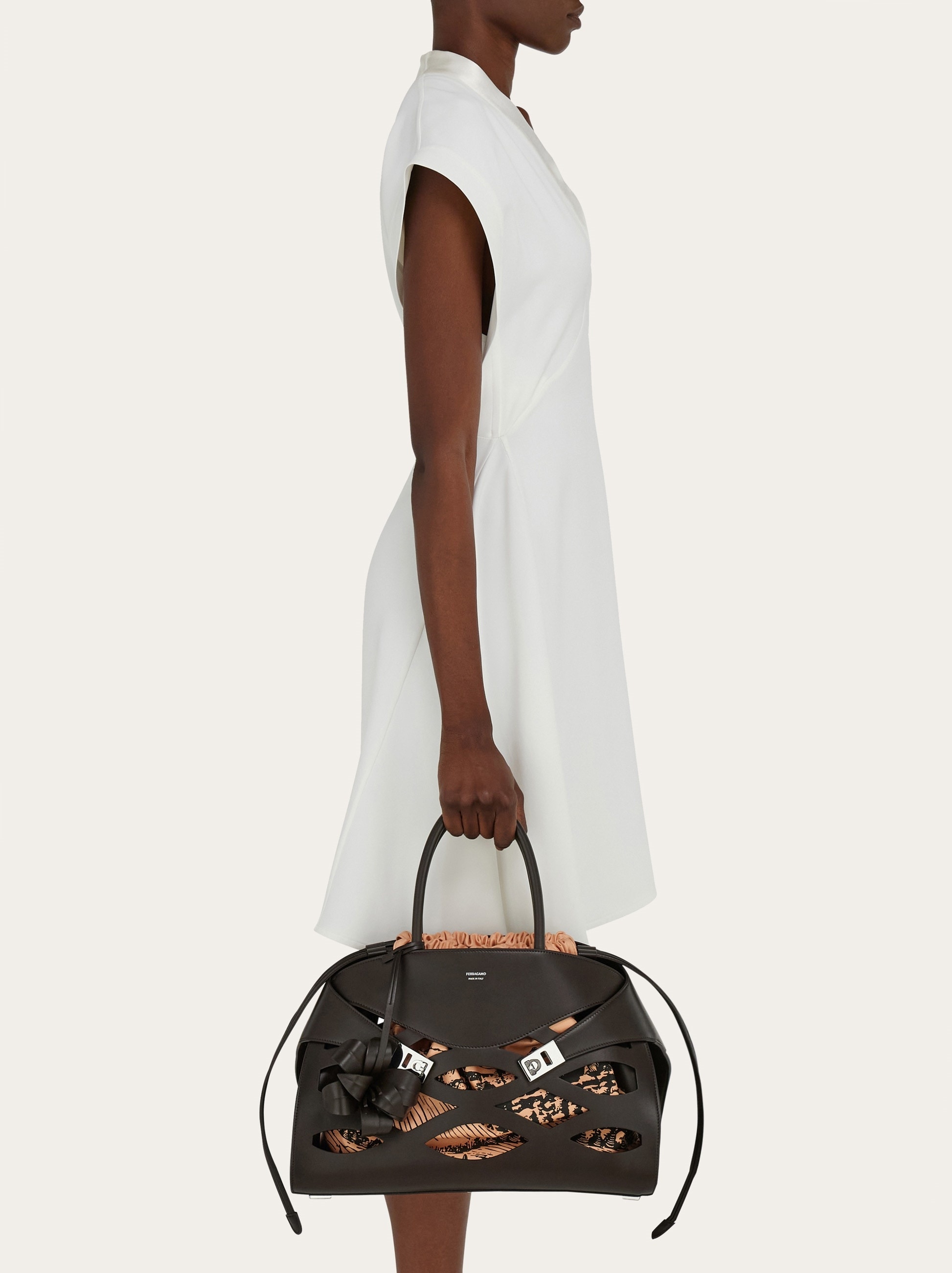 Back to Earth - Hug handbag (L) - 2