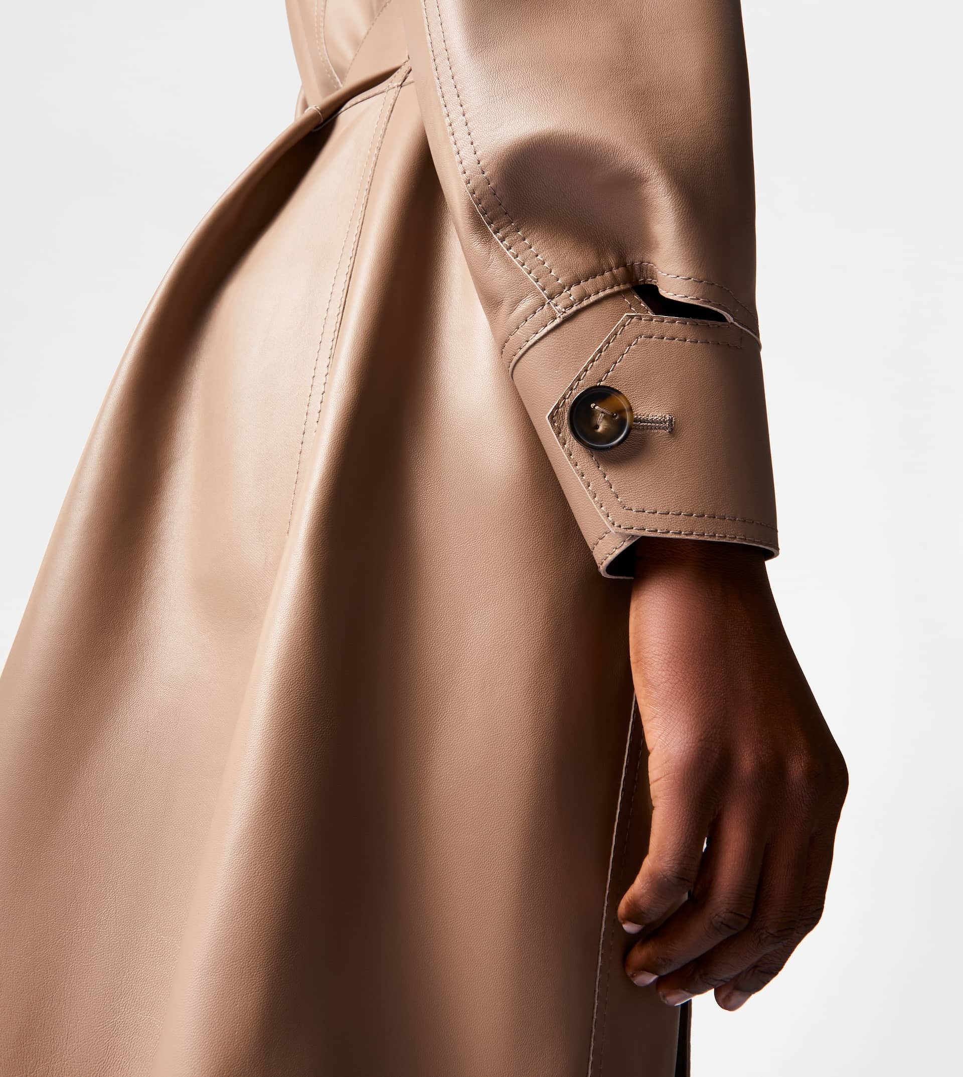 TRENCH COAT IN LEATHER - BROWN - 6
