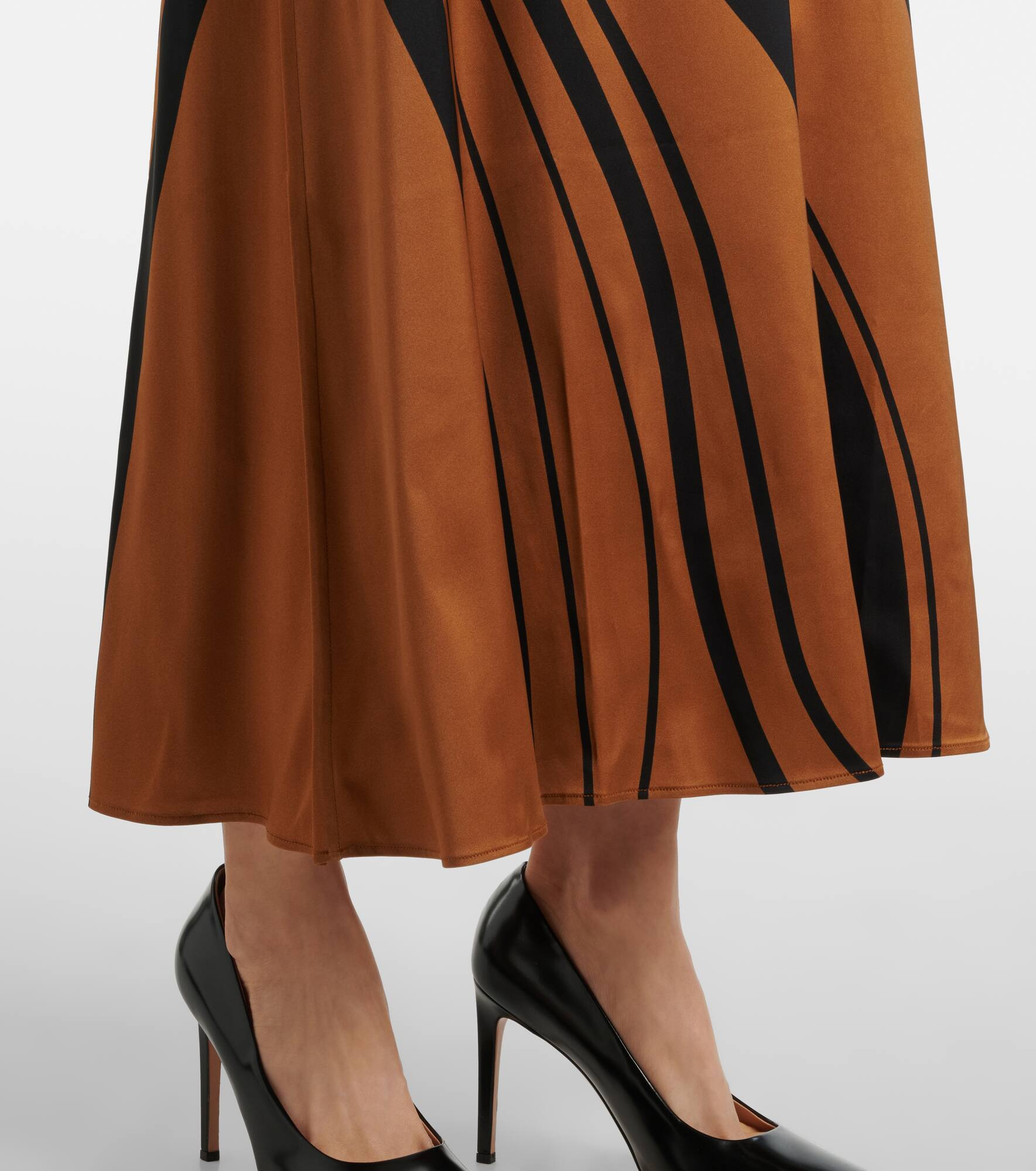 Clingy Swing floral satin maxi dress - 5