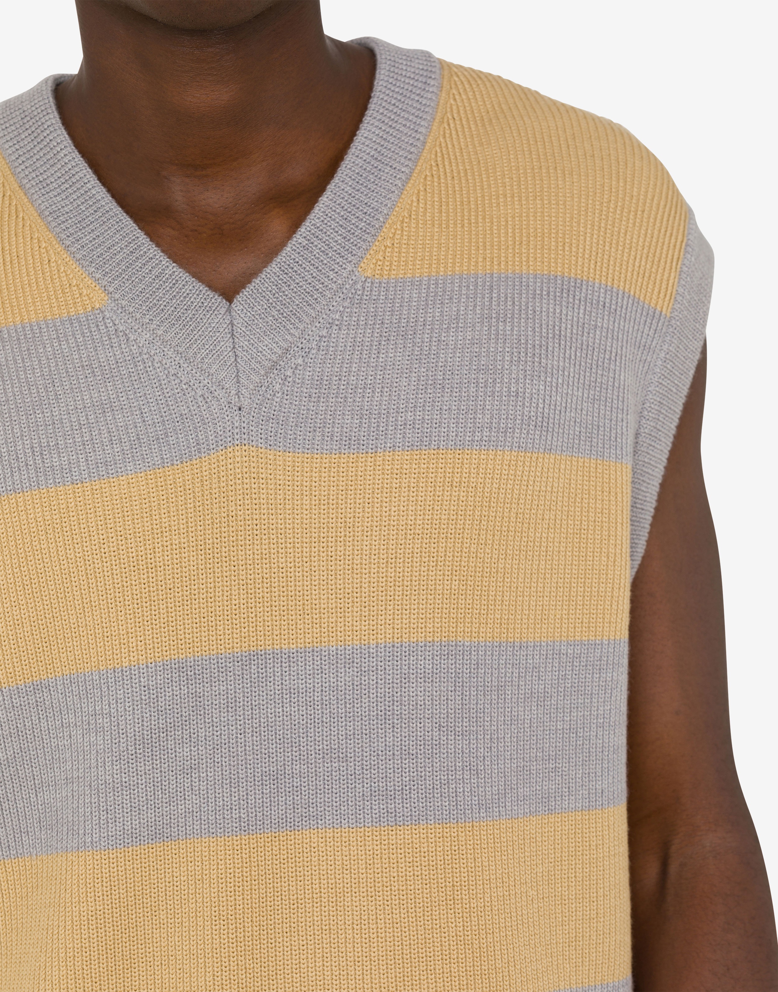 SLEEVELESS STRIPED SWEATER - 4