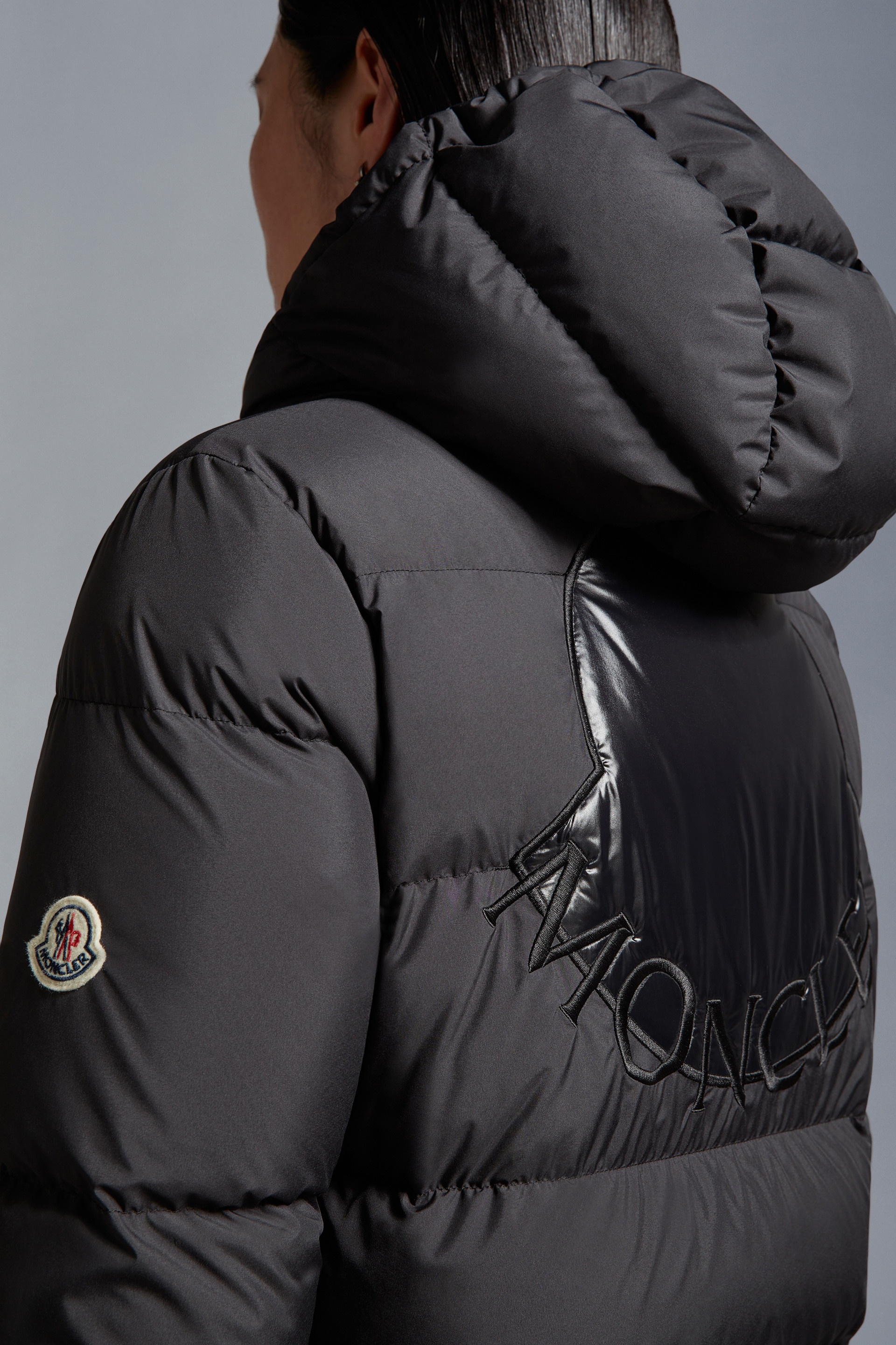 Moncler Ebre Short Down Jacket | REVERSIBLE