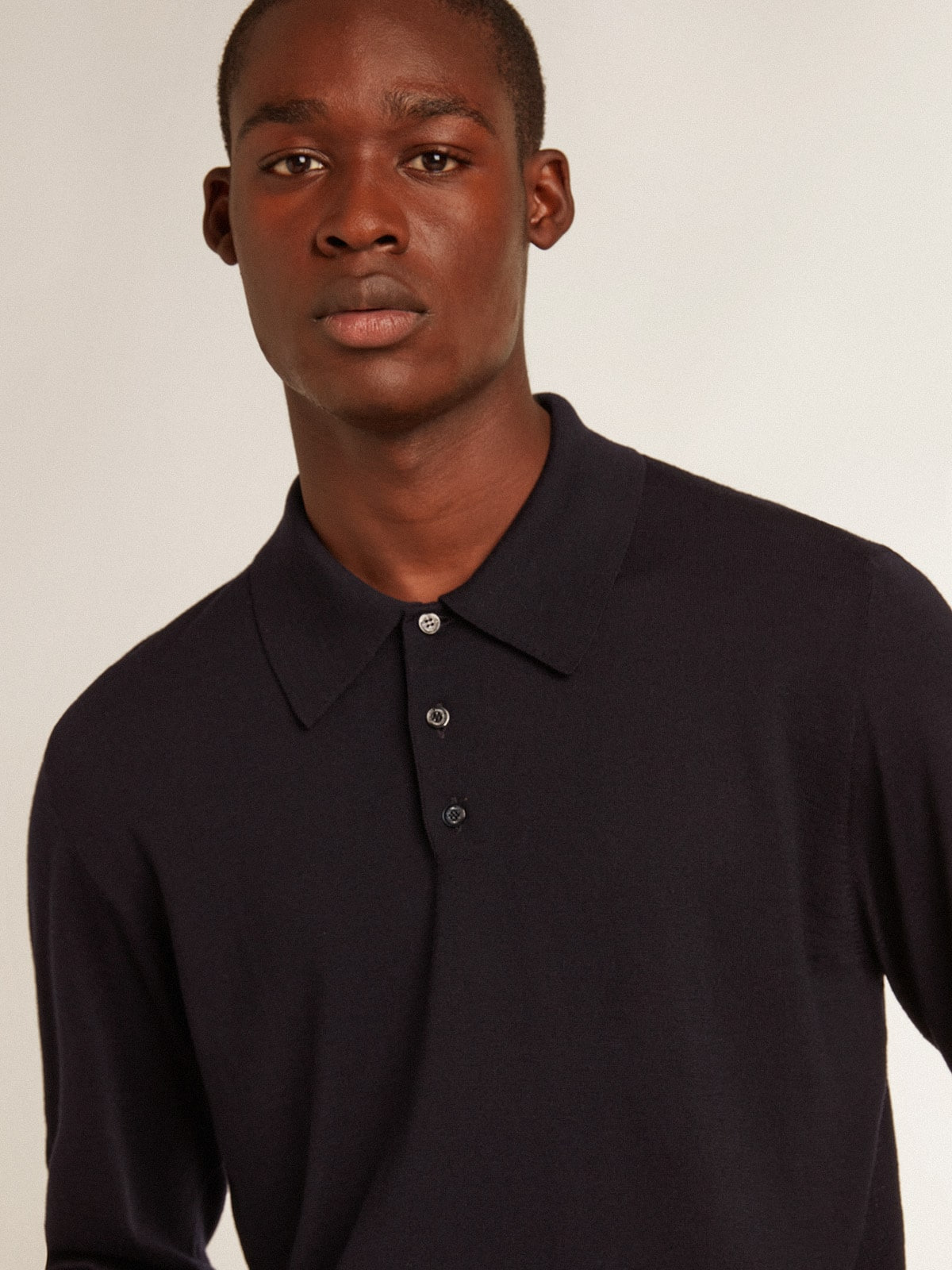 Men’s long-sleeved polo shirt in navy-blue merino wool - 2