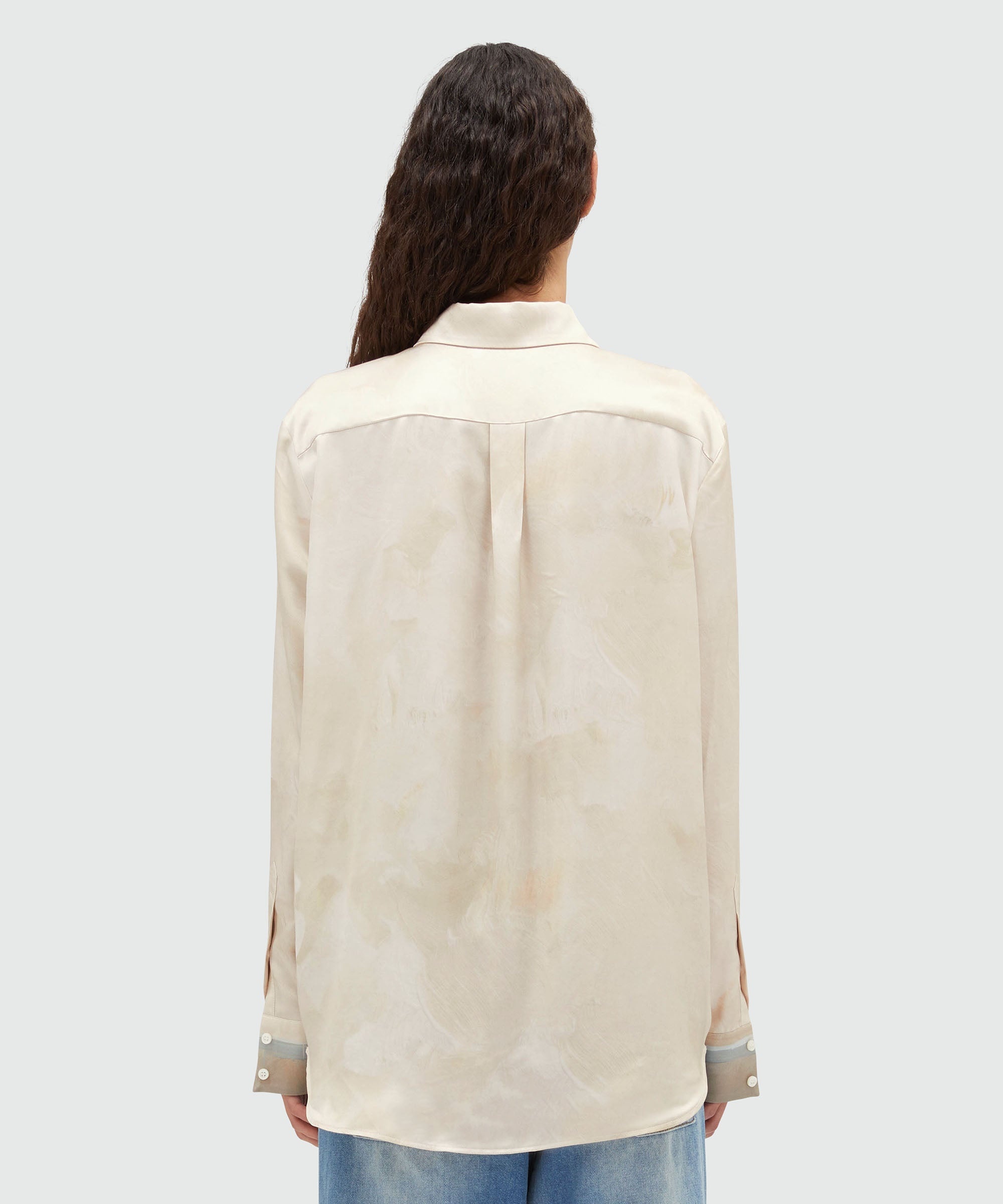 Fluid satin shirt with "Plates" print - 3