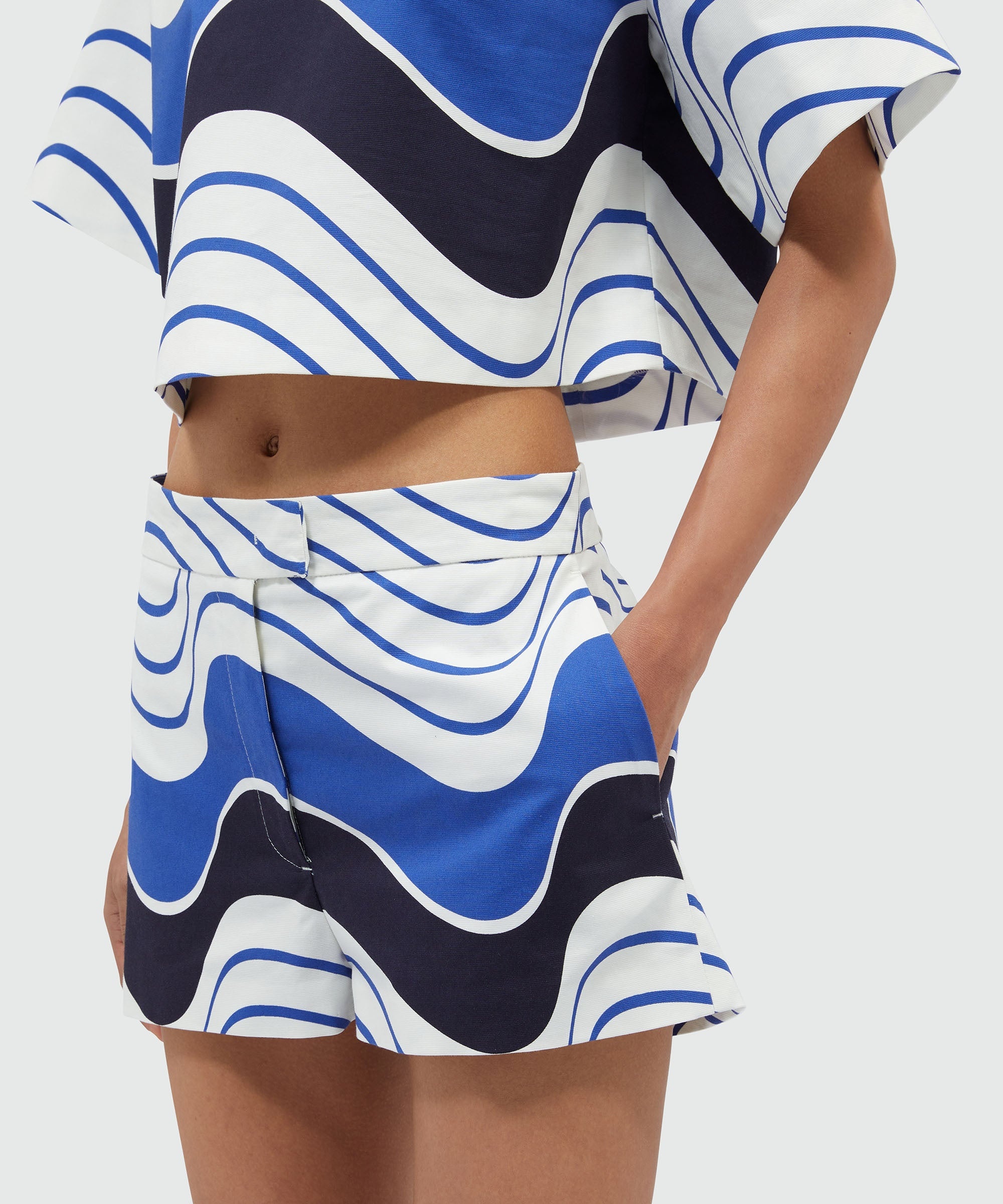 Shorts with "Waves" motif - 5