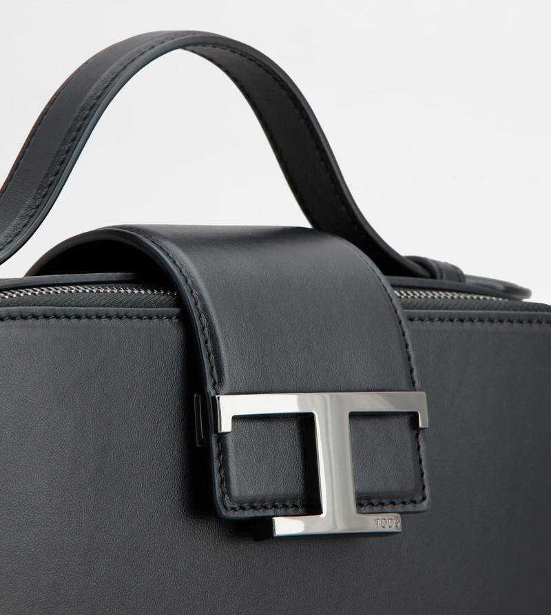 CAMERA BAG IN LEATHER MINI - BLACK 4