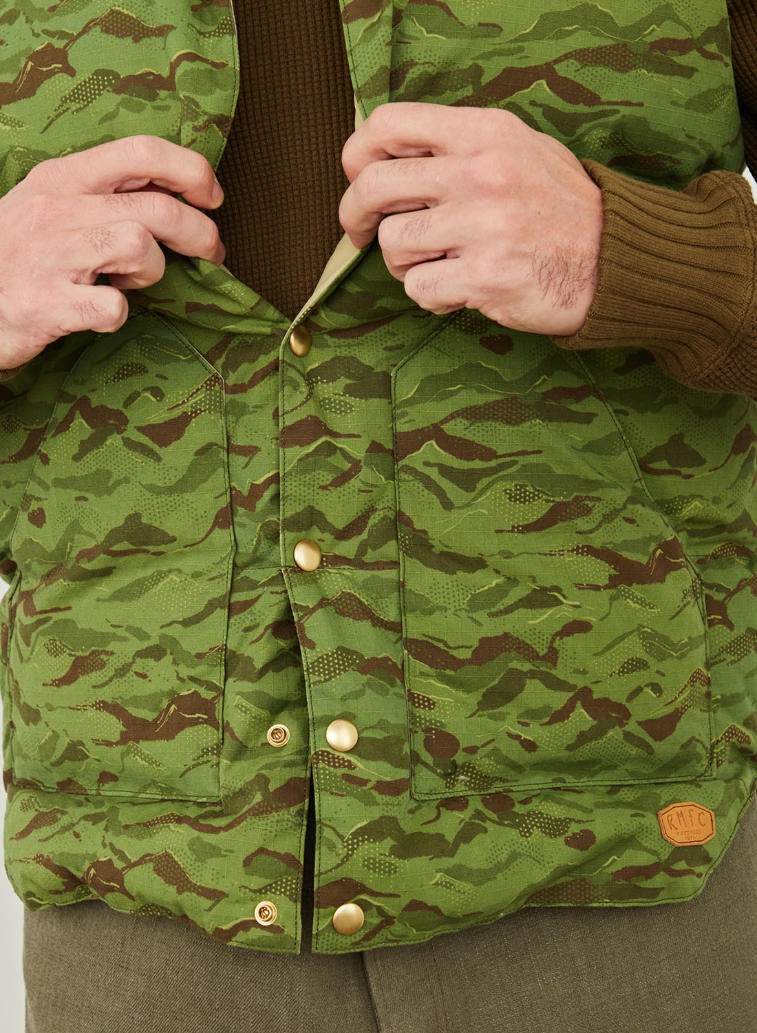 Rocky Mountain Featherbed x Nigel Cabourn Down Vest Mountain Camo in Green - 3