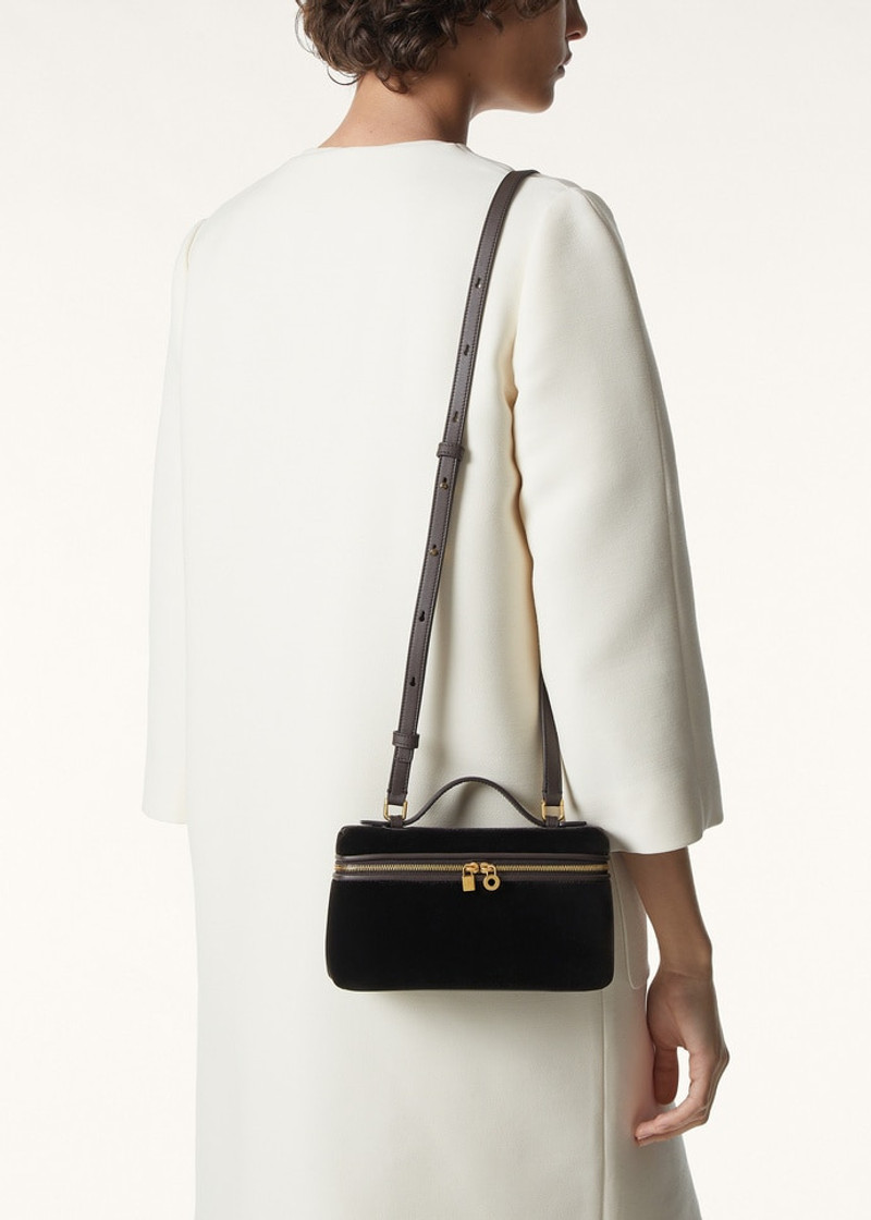 Loro Piana Extra Pocket L19 outlook