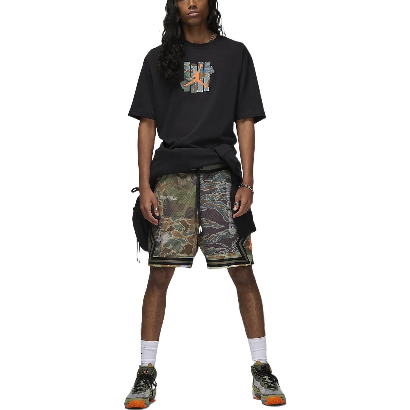 Air Jordan Tee x UNDEFEATED DX4305-010 - 3