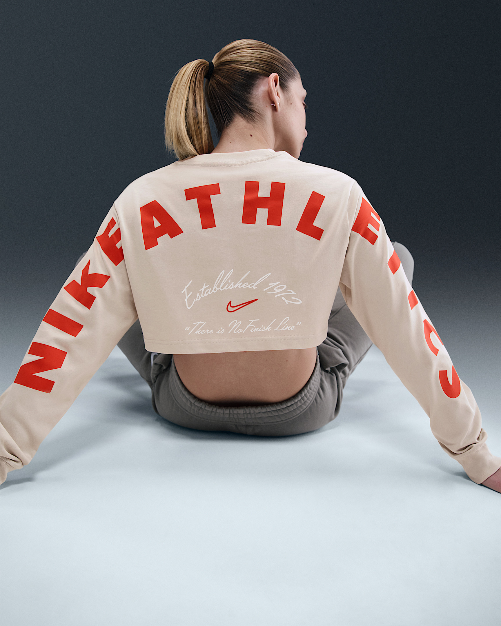 Nike Sportswear Women's Oversized Long-Sleeve Cropped T-Shirt - 3