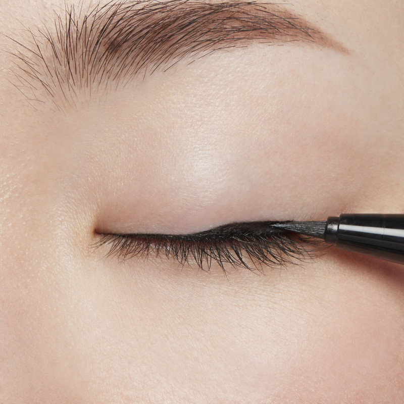Intensifying Liquid Eyeliner 5