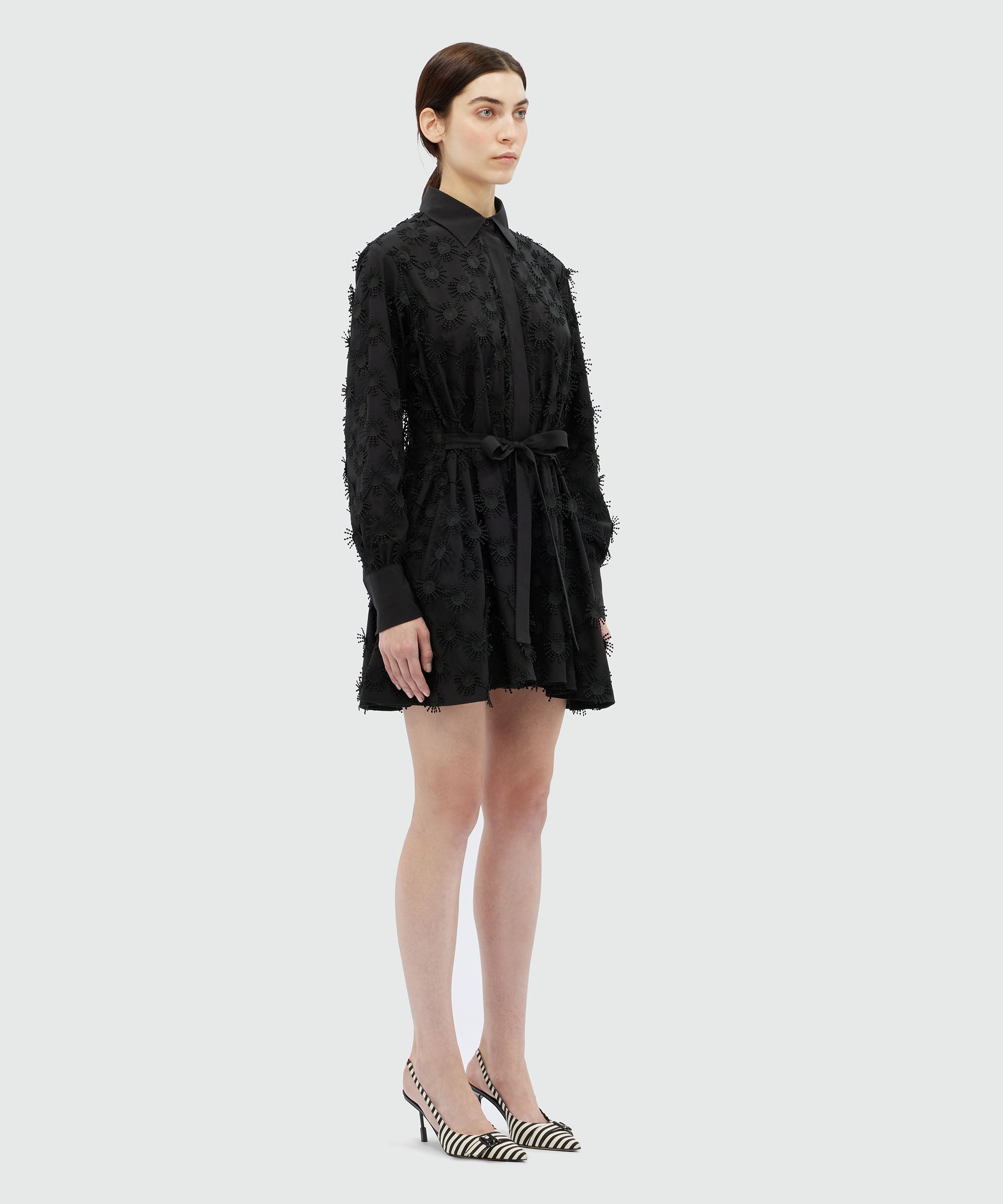 Short shirt dress in black poplin with embroidery - 4