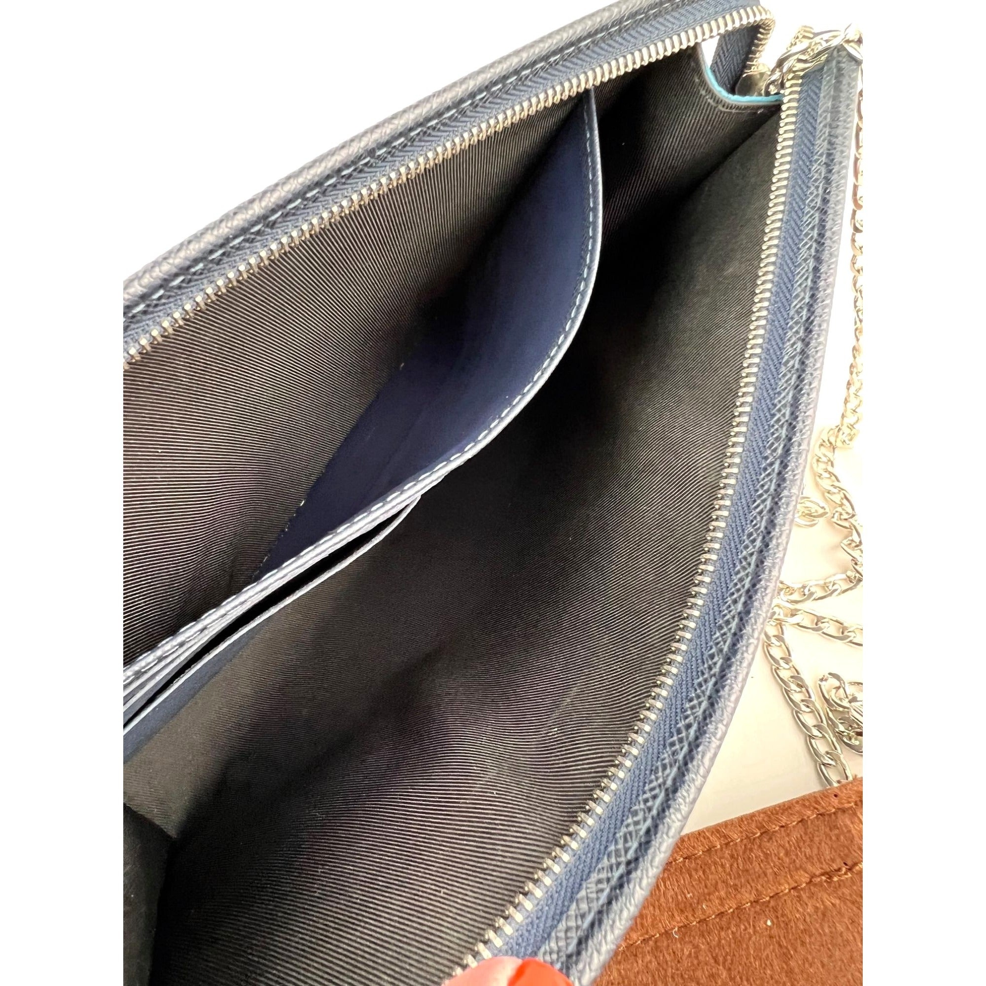 Louis Vuitton Pochette Voyage MM Taiga Dark Blue Leather Hand Bag Limited Edition - 8