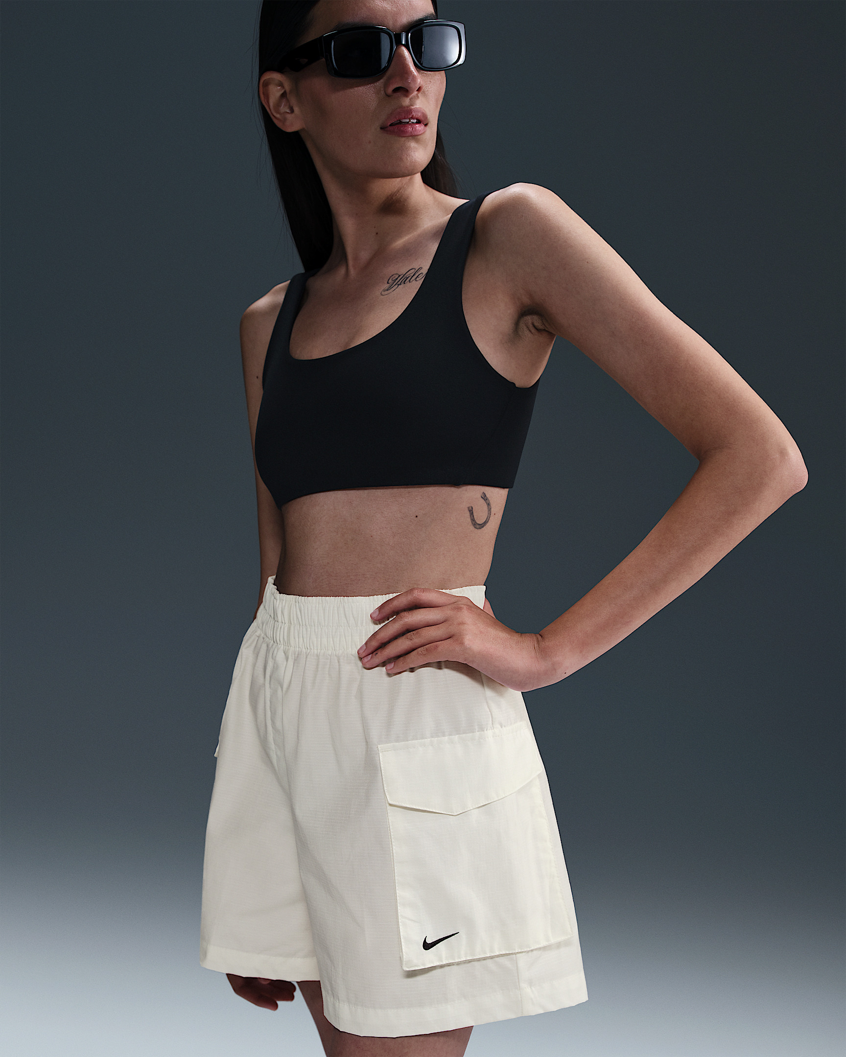Nike Sportswear Essential Woven Women's High-Waisted 5" Cargo Shorts - 2